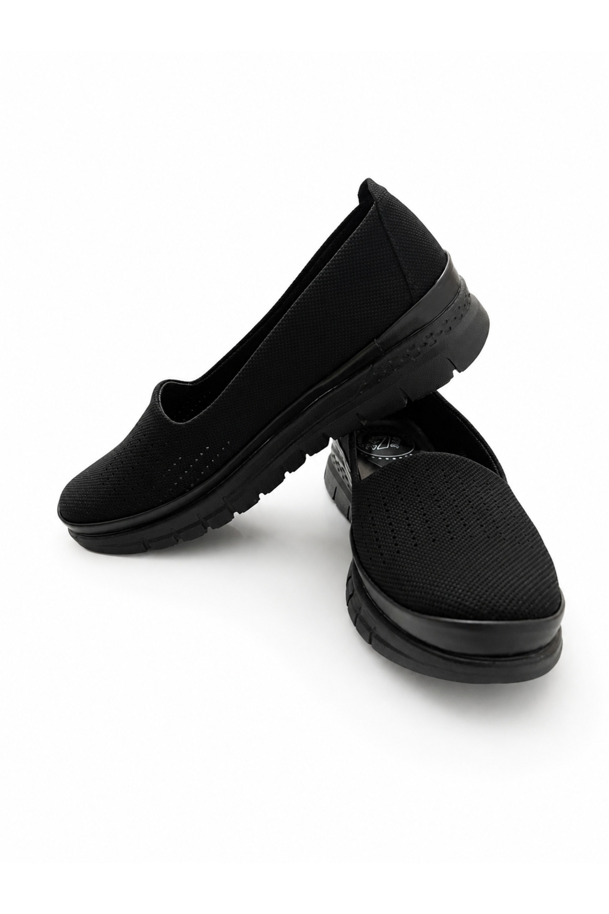 Cooka Shoes Kadın Siyah Dolgu Topuklu Delikli Günlük Ortopedik Comfort Ayakkabı