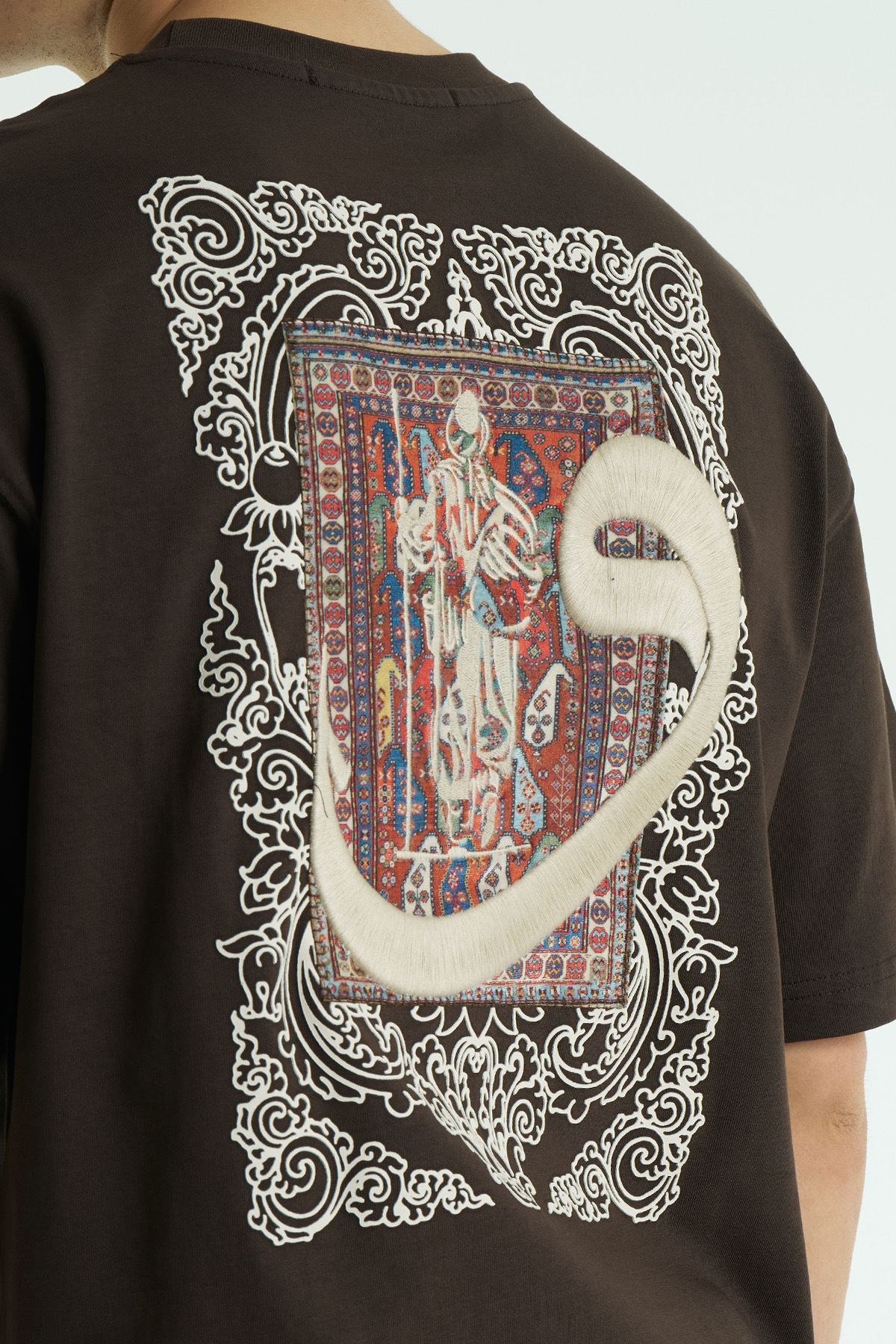 SHANBERWEAR Vav Nakışlı & Halı Motifli Oversize Erkek Tişört %100 Pamuk Bisiklet Yaka - Kahverengi görsel 6