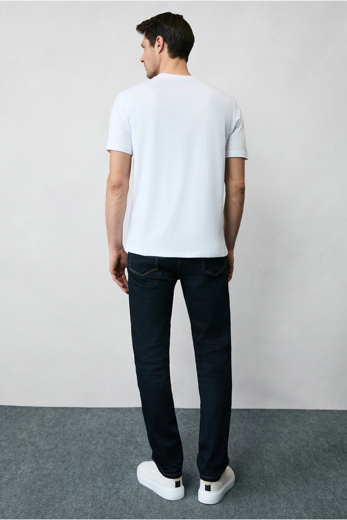 Kiğılı Bisiklet Yaka Regular Fit %100 Pamuk Süprem Basic Tişört görsel 5