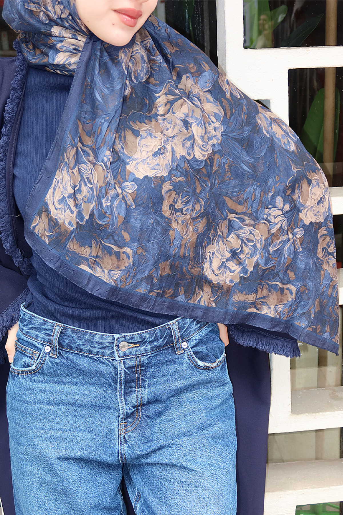 cs camellia scarf Monaco Kraş Şal - Lacivert Bej görsel 3