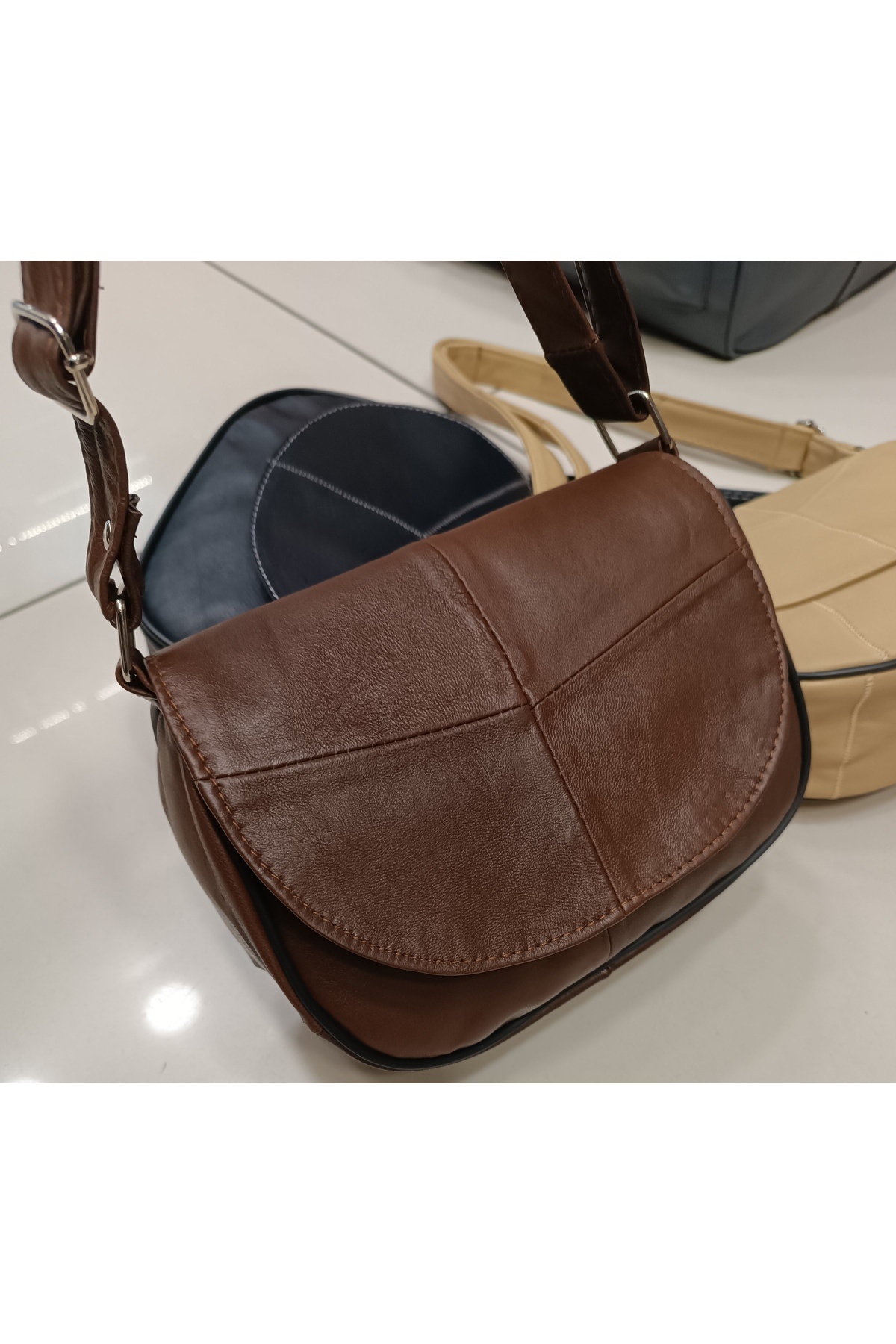 Sellona Bags Hakiki Deri Orta Boy Kadın Omuz ve Postacı Çanta