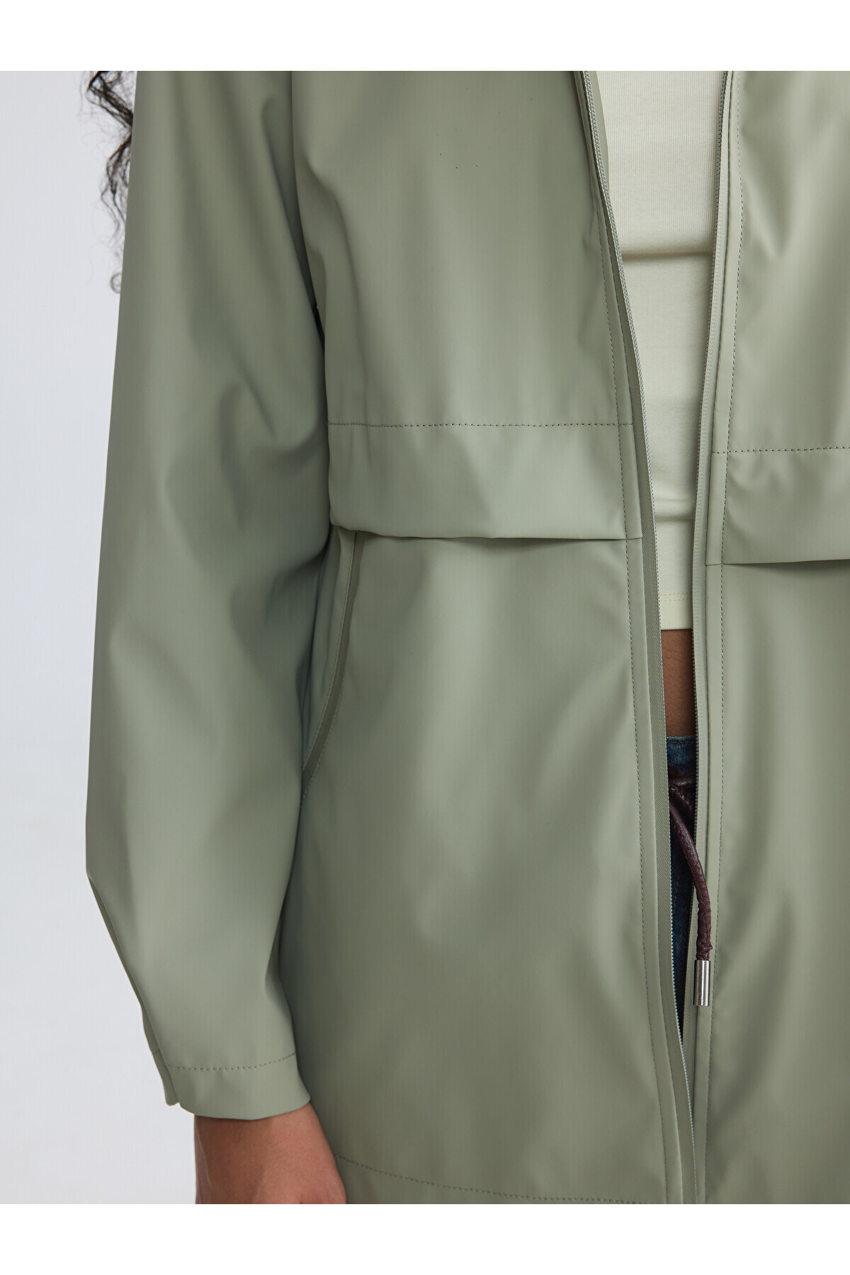LC Waikiki Haki Kapüşonlu Oversize Kadın Yağmurluk görsel 3