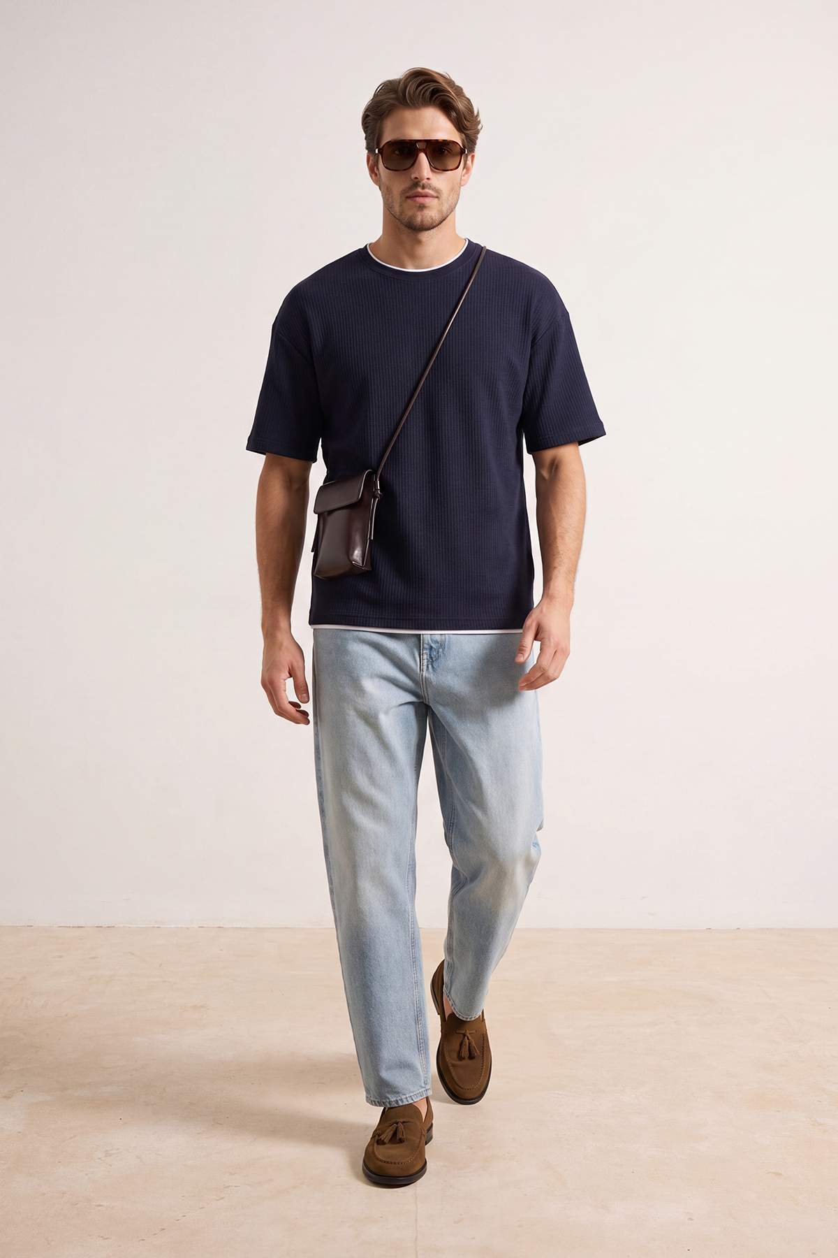 Trendyolmilla Man Lacivert Oversize/Geniş Kesim Dokulu T-Shirt TMNSS26TS00017