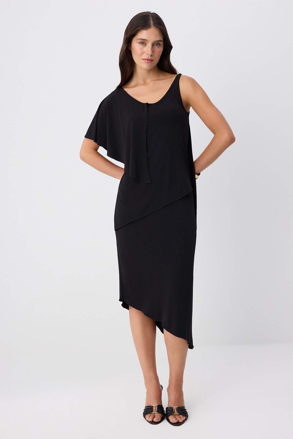 Trendyolmilla Siyah Düz Bodycon V Yaka Kısa Aksesuar Detaylı Midi Esnek Örme Elbise TWOSS26EL00816