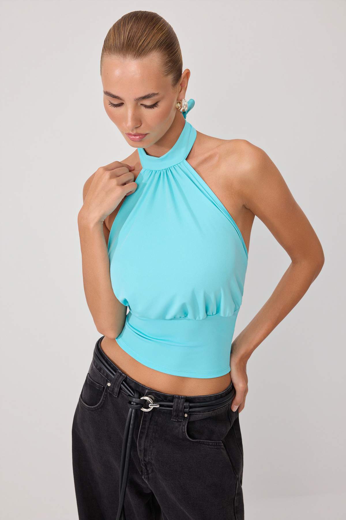 Trendyolmilla Turkuaz Boyundan Bağlamalı Fitted/Vücuda Oturan Crop/Kısa Örme Bluz TWOSS26BZ01130