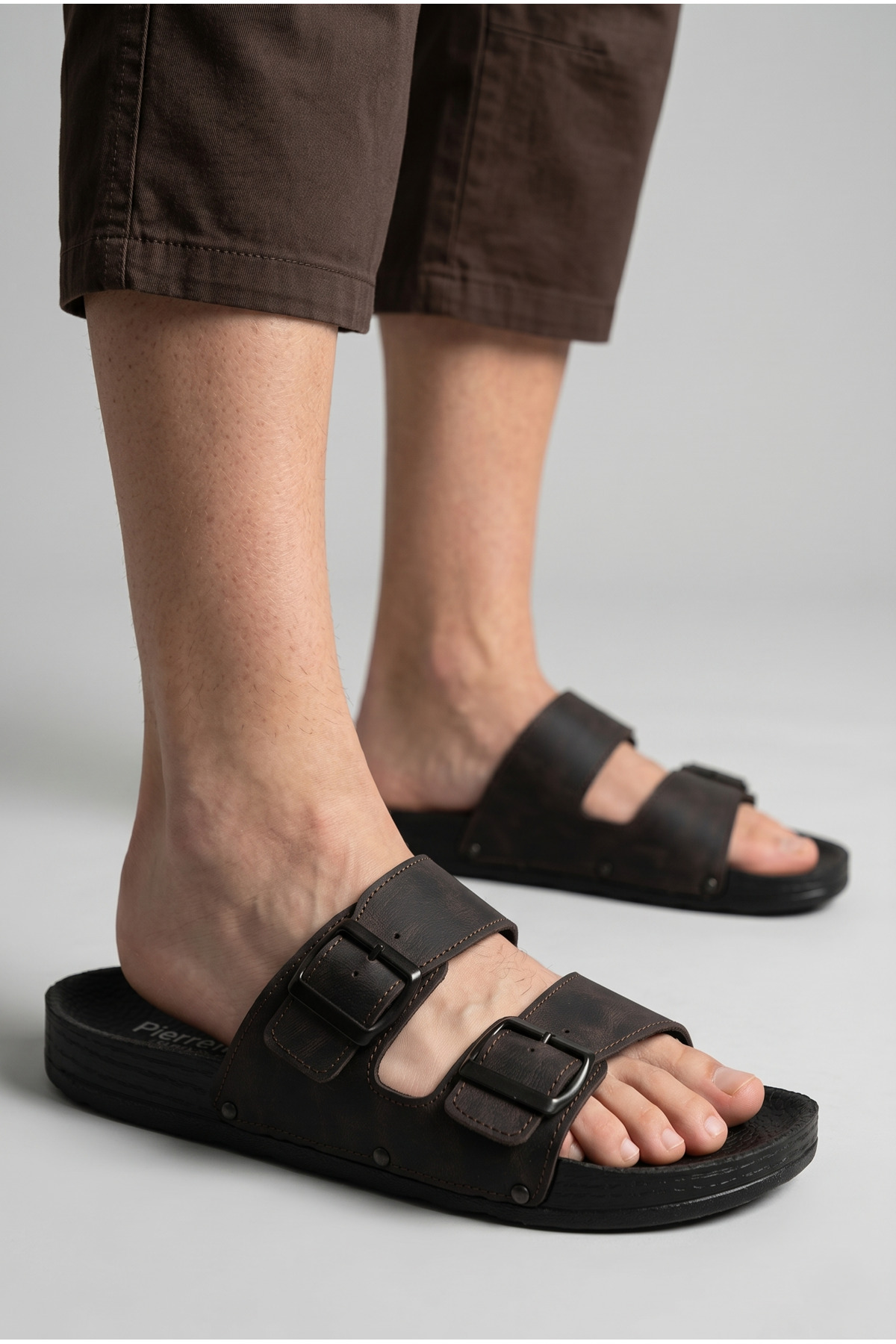 دمپایی مردانه راحتی و انعطاف‌پذیر قهوه‌ای رنگ مدل Nubuck 7241، سبک و راحت پیر کاردین دمپایی Pierre Cardin
