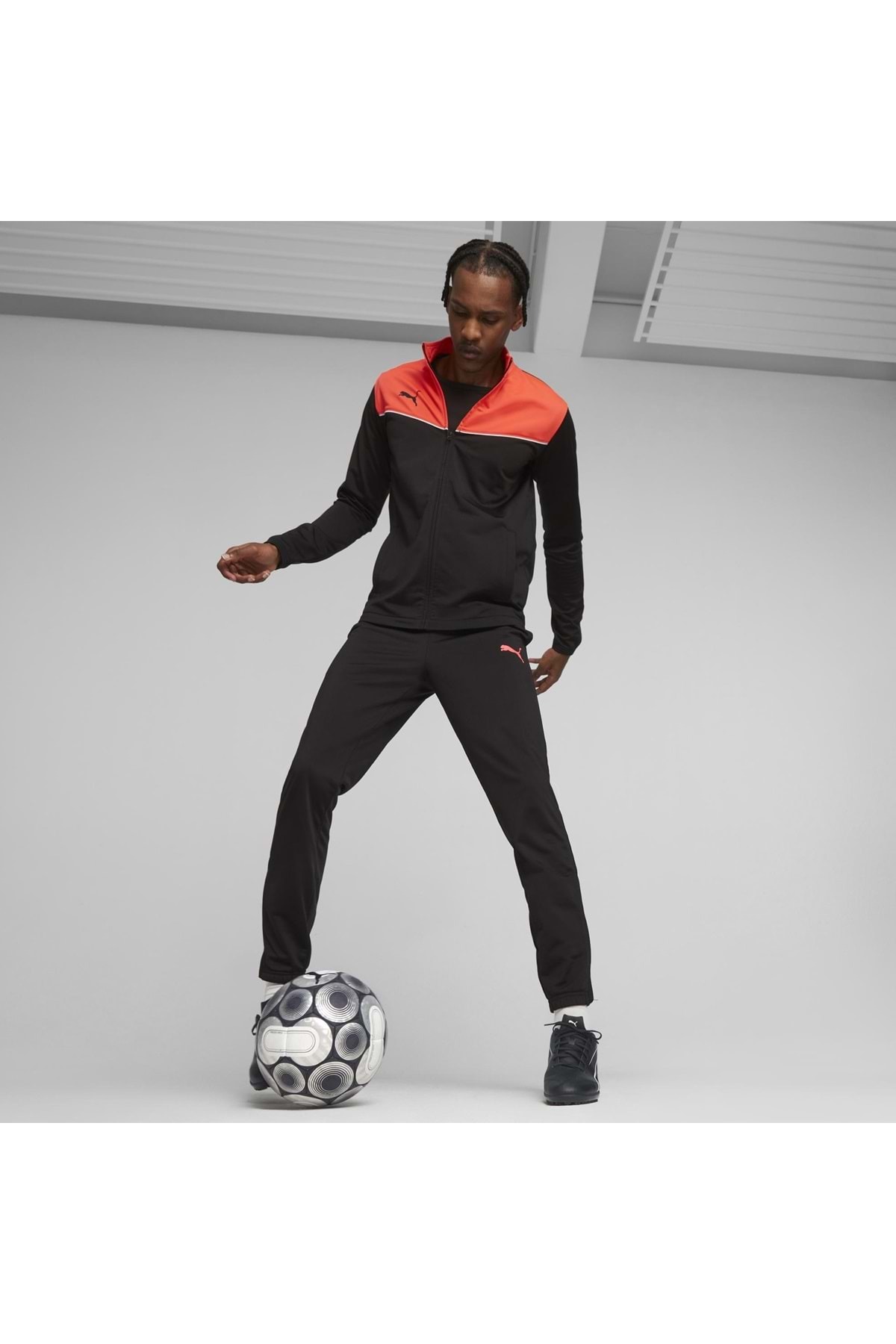 Puma Vitorıa TT 107484 Unisex Halısaha Ayakkabısı SİYAH-BEYAZ görsel 3