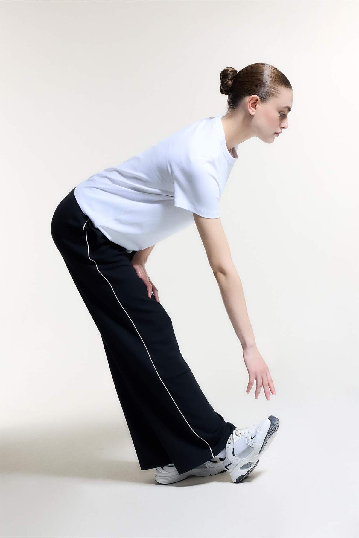 DeFacto Ultra Yumuşak Wide Leg Geniş Paça Standart Boy Modal Sporcu Pantolon D7128AX25SP görsel 3