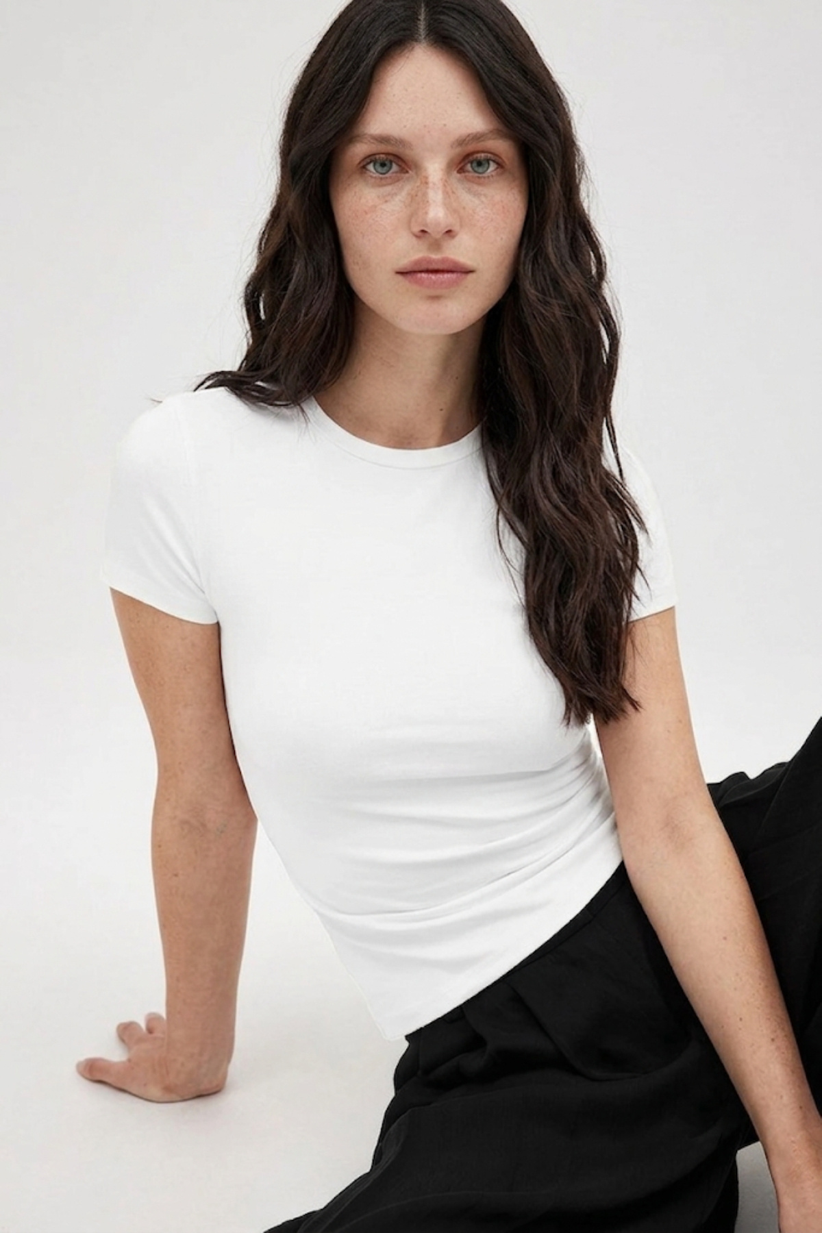 CHEISU Women's White Short Sleeve Crew Neck Basic T-Shirt with Stretch Fabric Single Jersey