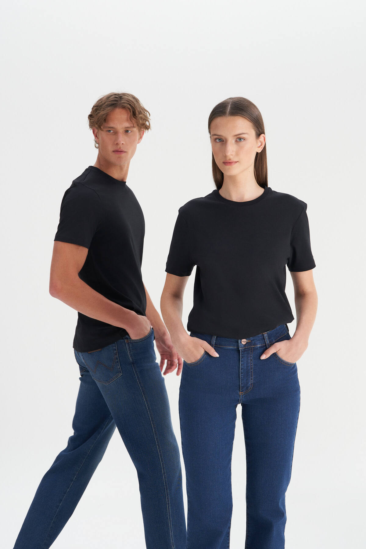 AC&Co / Altınyıldız Classics Erkek/unisex Siyah %100 Pamuk Slim Fit Dar Kesim Bisiklet Yaka Basic Tişört görsel 7