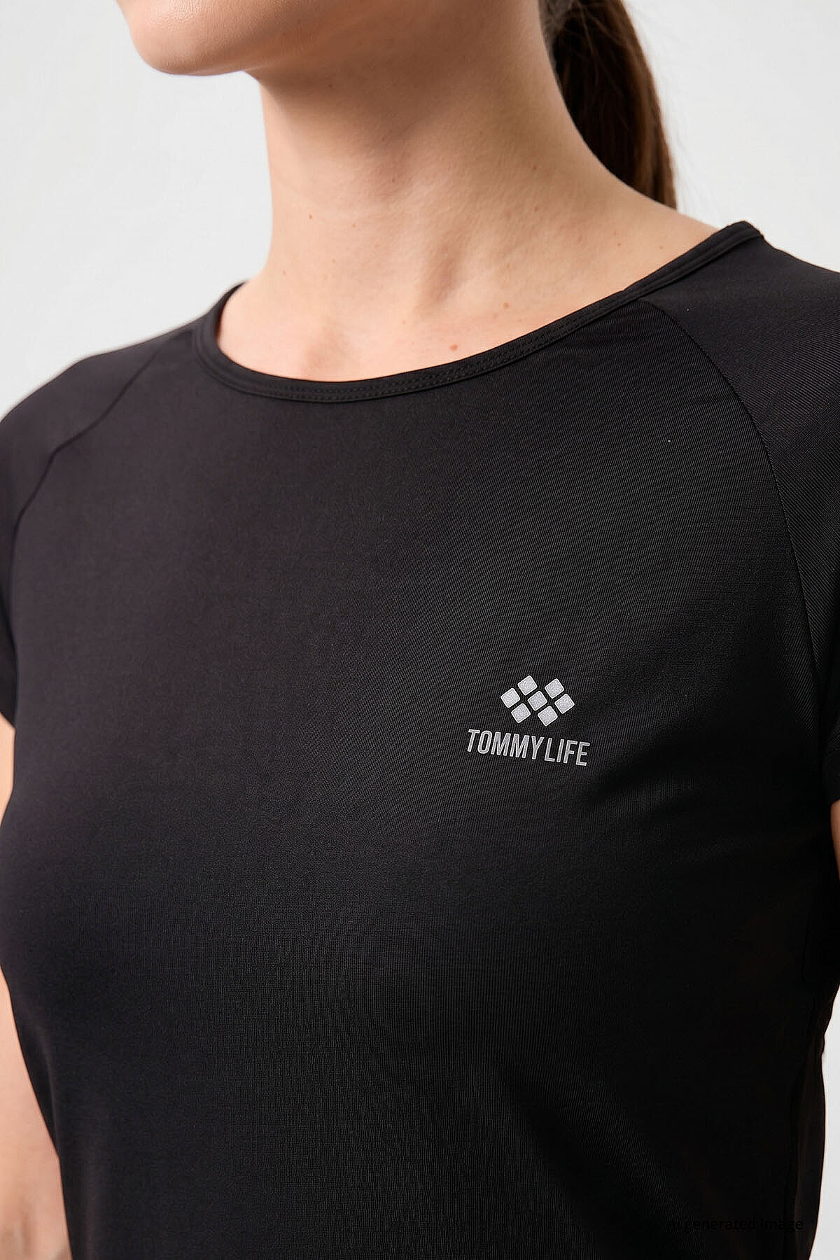 TOMMY LIFE Siyah Sırt Pencereli Kısa Kol Standart Kalıp O Yaka Kadın T-Shirt - 97101 görsel 3