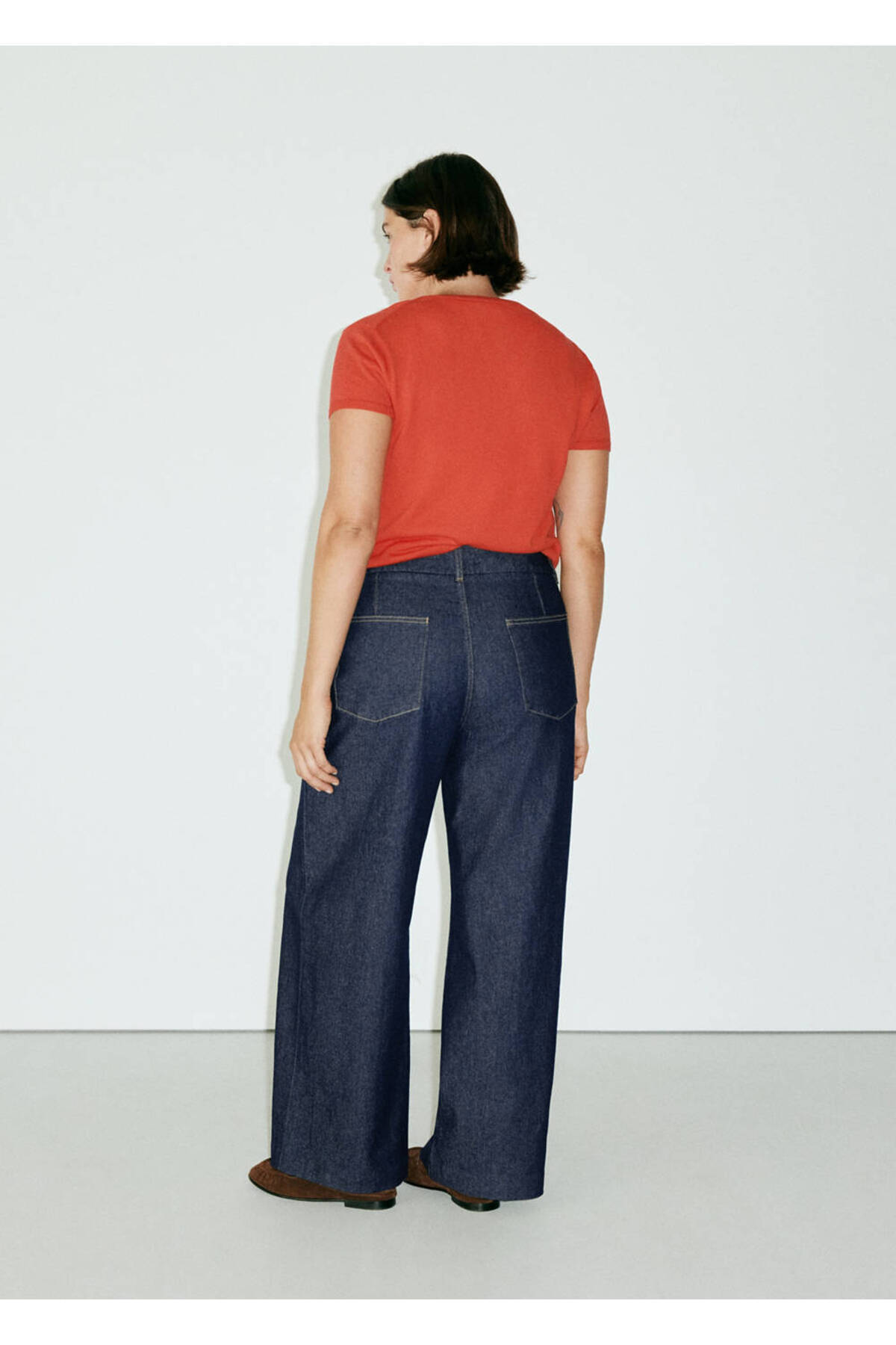 MANGO Woman Yüksek belli dikişli wideleg jean pantolon görsel 8