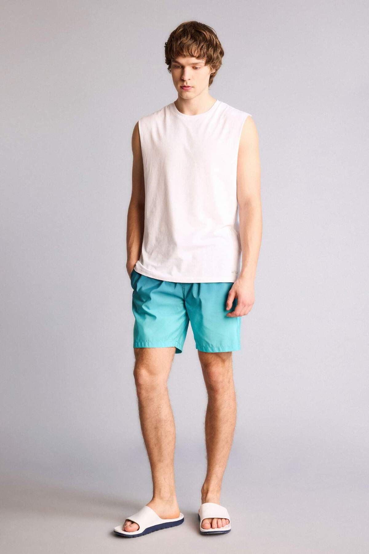 Defacto Regular Fit Gradient Printed Mesh Lined Above-Knee Swim Shorts Z6873Az26Hs