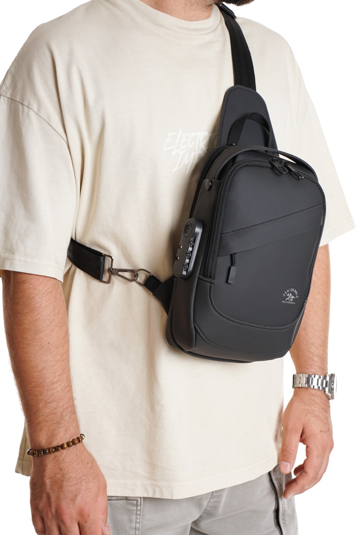 NEWISH POLO ACCESSORIES Vegan Deri Siyah Su Geçirmez Kulaklık Usb Çıkışlı Bel Ve Çapraz Omuz Çanta Göğüs Seyahat görsel 2