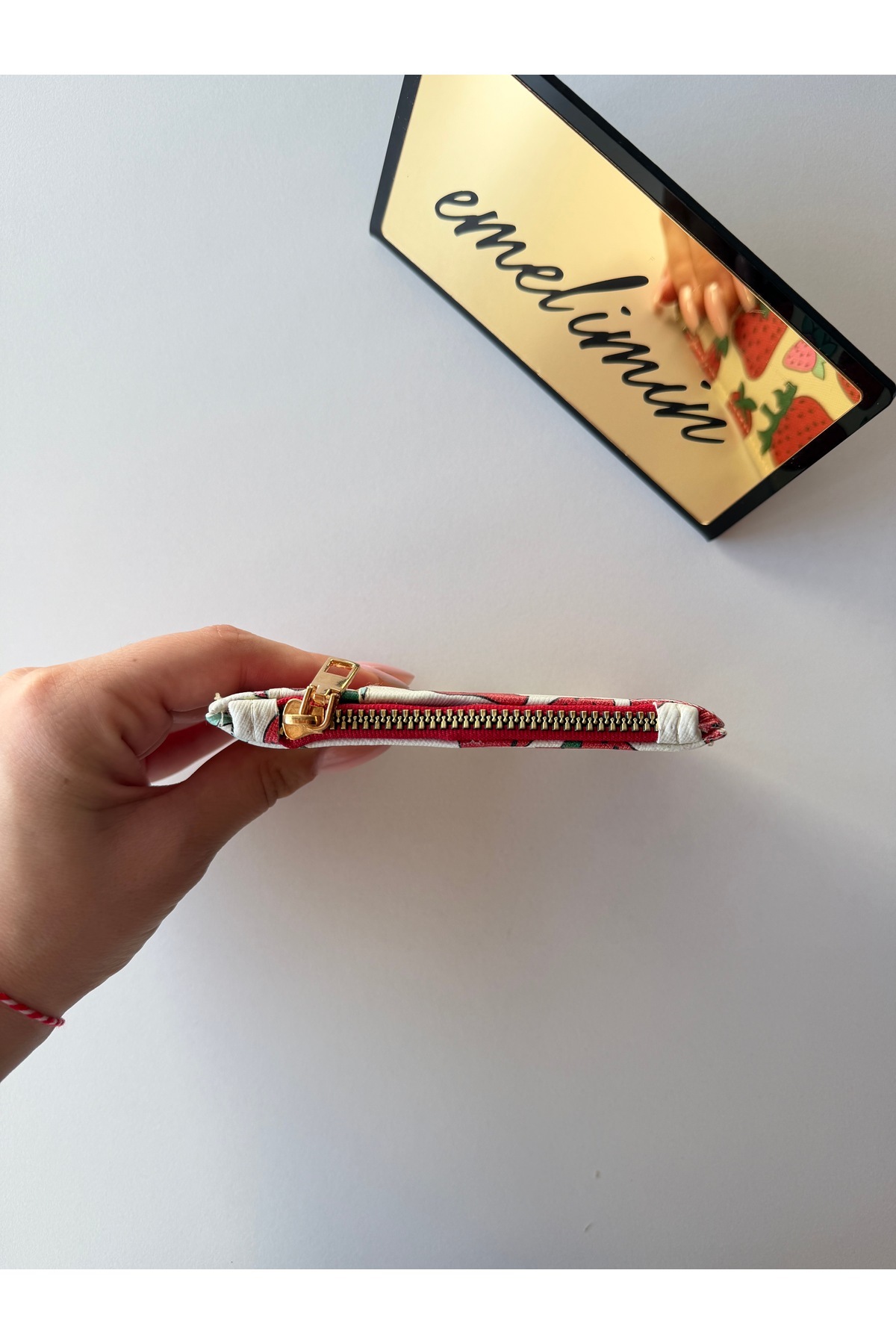 emelimin Kadın Çilek Detaylı Fermuarlı Kartlık Desenli Mini Cüzdan Çok Bölmeli görsel 3