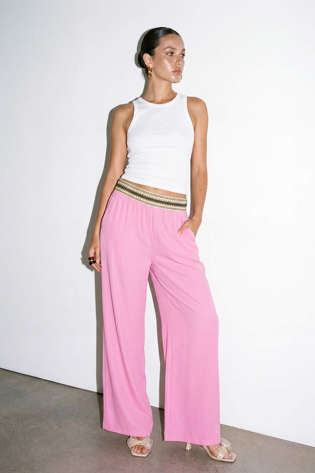Drop by Trendyolmilla Pembe Nakışlı Lastikli Bel Geniş Paça Pantolon TDRSS26PL00018