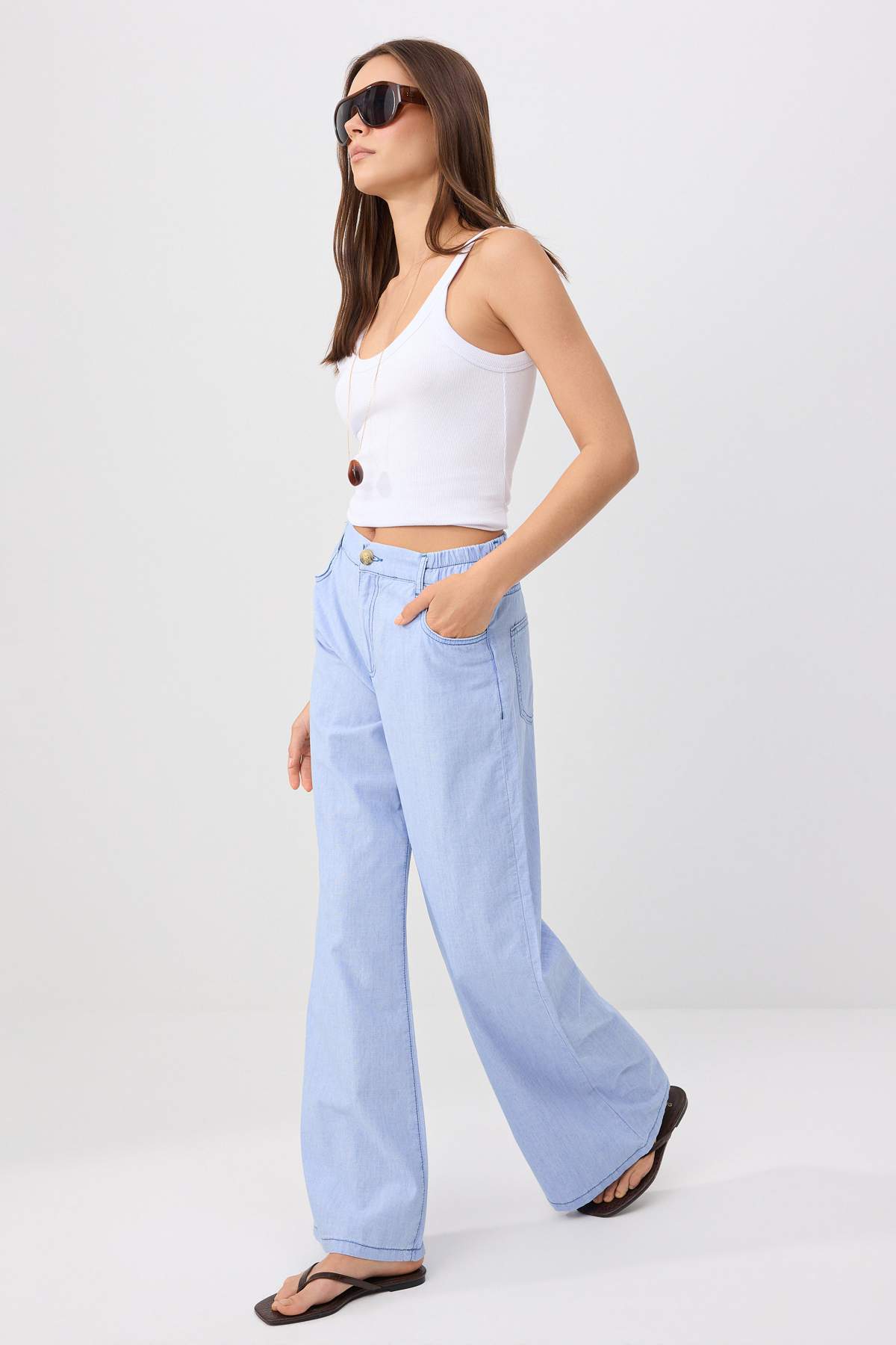 Trendyolmilla Açık Mavi Beli Lastikli Yüksek Bel Wide Leg Jeans TWOSS26JE00337