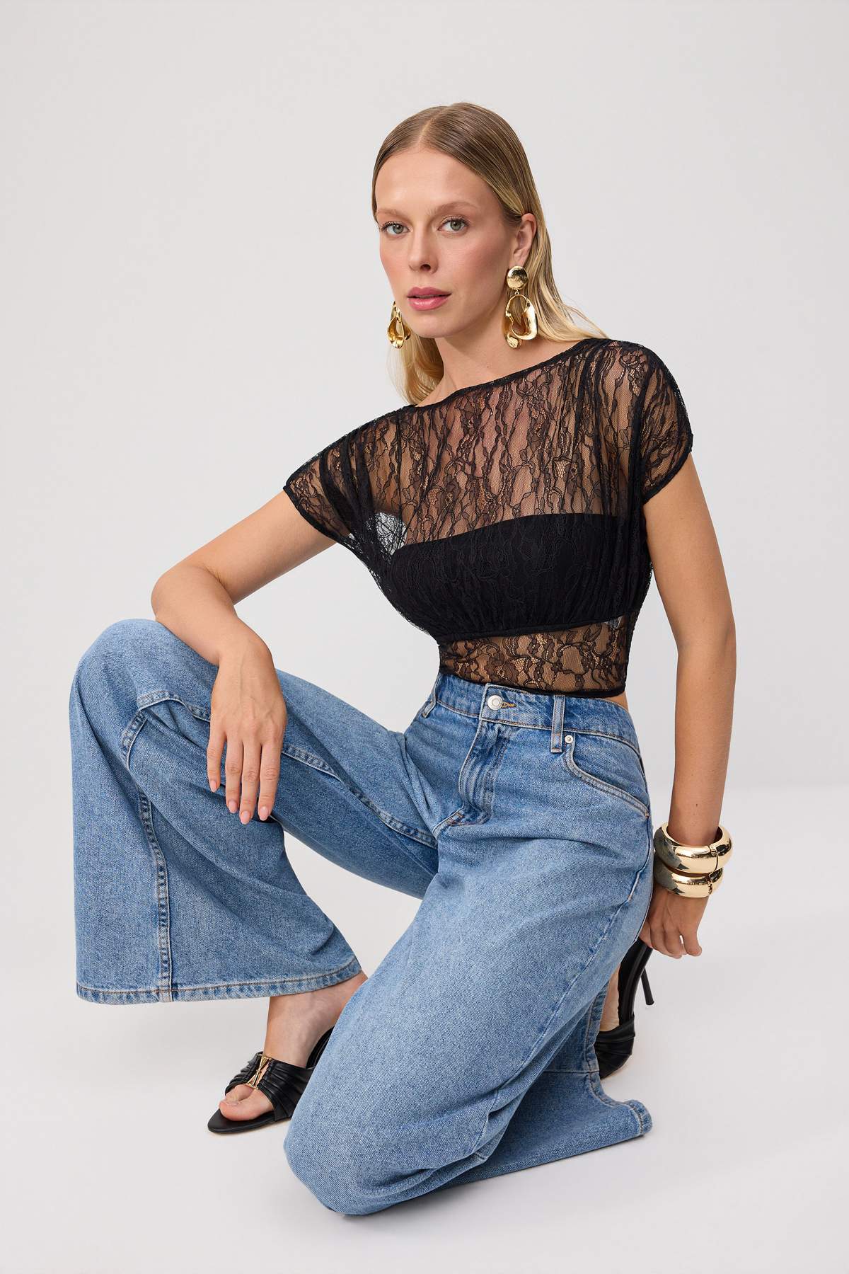 Trendyolmilla Siyah Düz Kayık Yaka Kolsuz Örme Dantel Bluz TPRSS26BZ00079