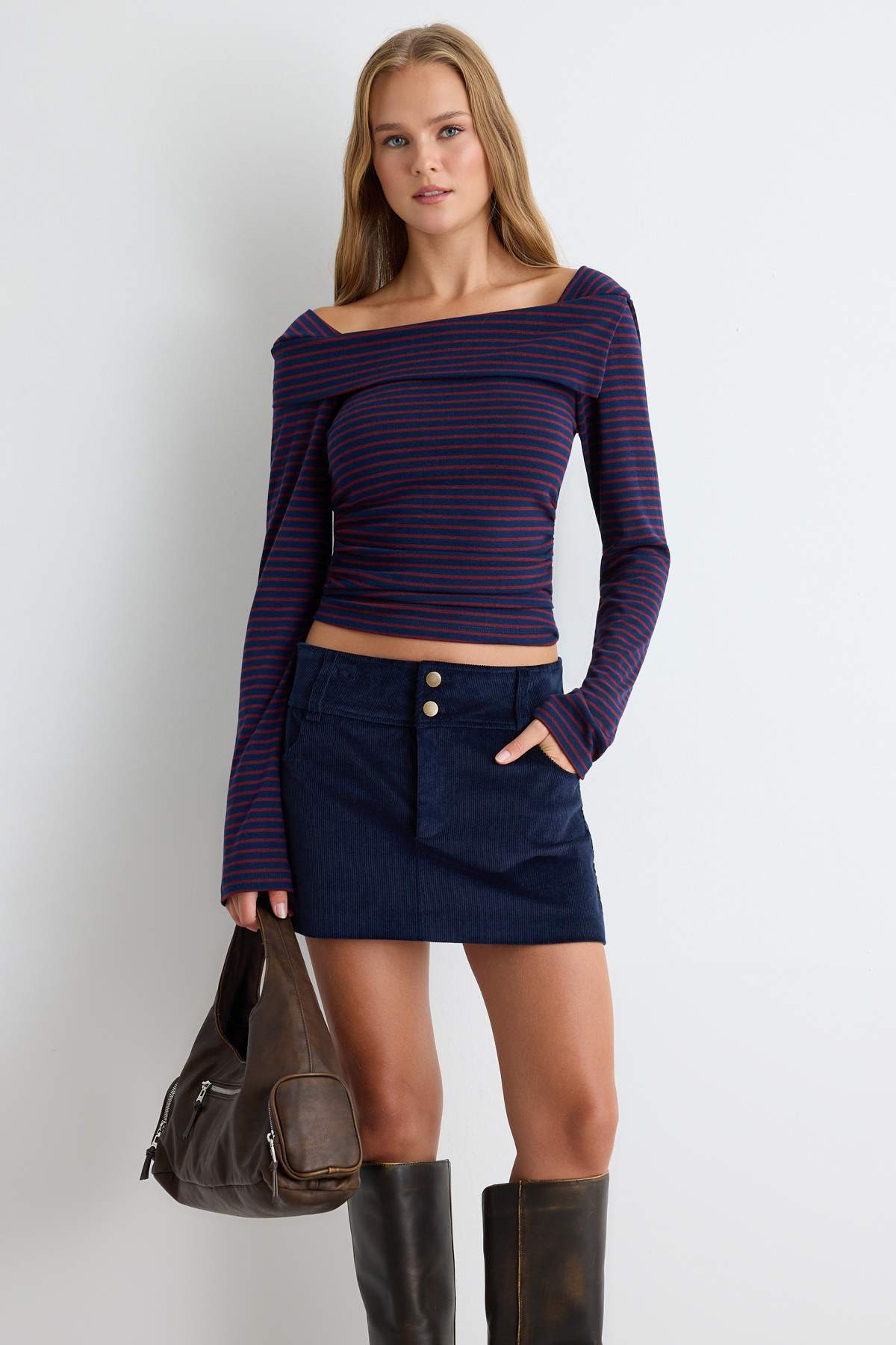 Trendyolmilla Lacivert Çizgili Fitted Carmen Yaka Düşük Kol Viskon Ribana Örme Bluz TWOAW27BZ00083