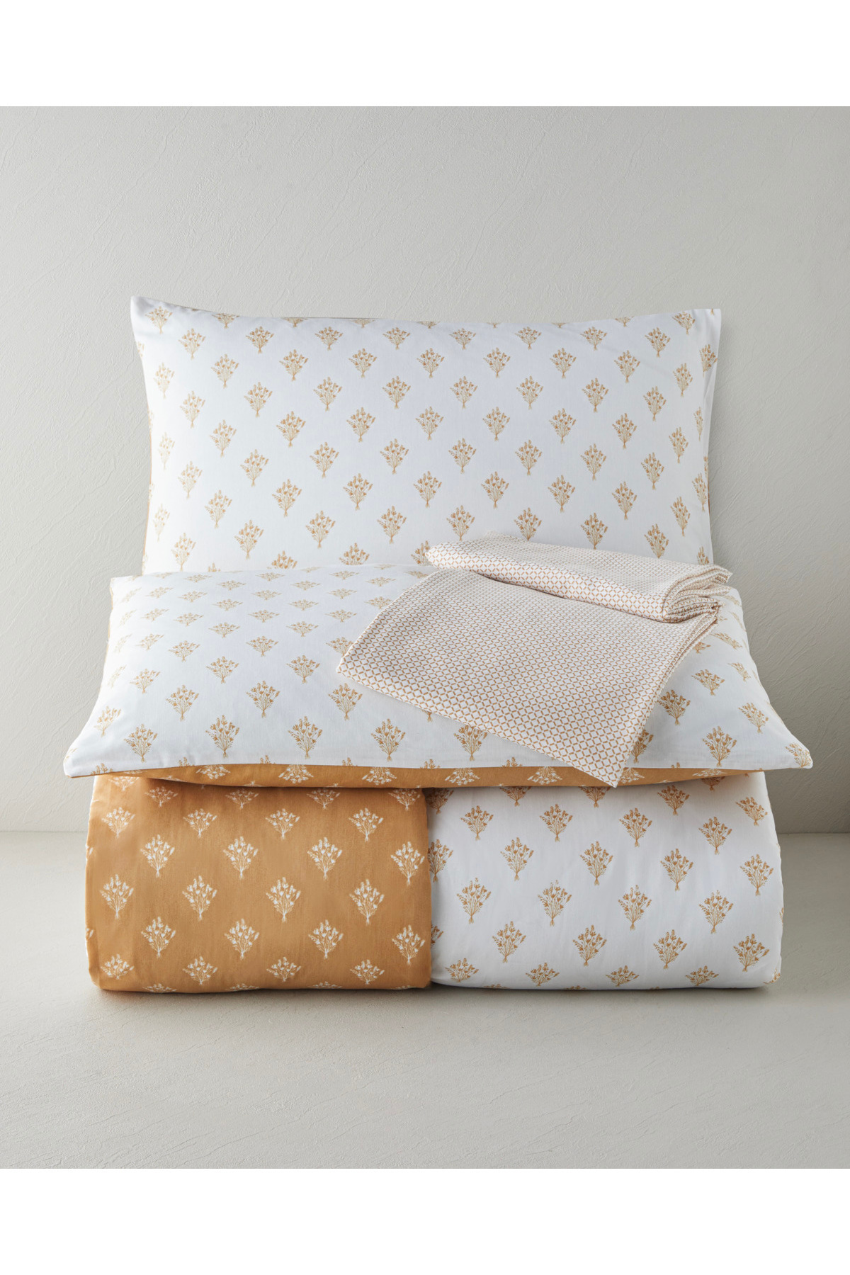 Petal Bouquet Kolay Ütülenir Çarşaflı Çift Kişilik Nevresim Takımı 200x220 cm Hardal