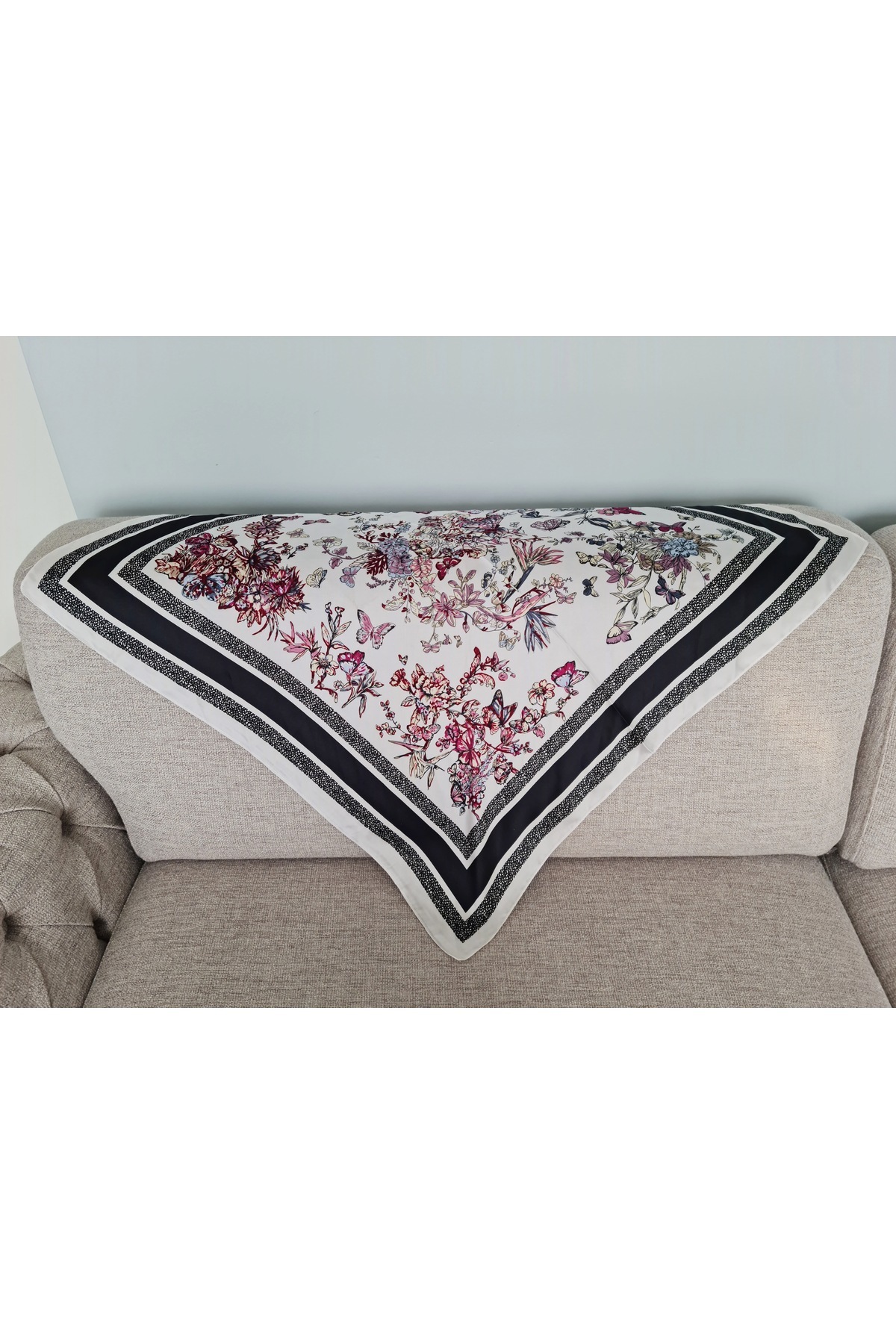 Premium Desenli Fular - Siyah Çerçeveli Çiçek Desenli