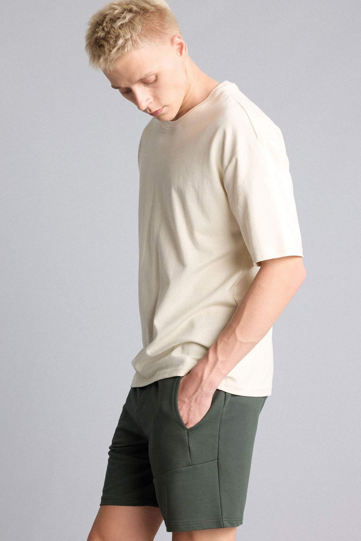 DeFacto Slim Fit Dar Paça Basic Şort B8674AX26SM görsel 2