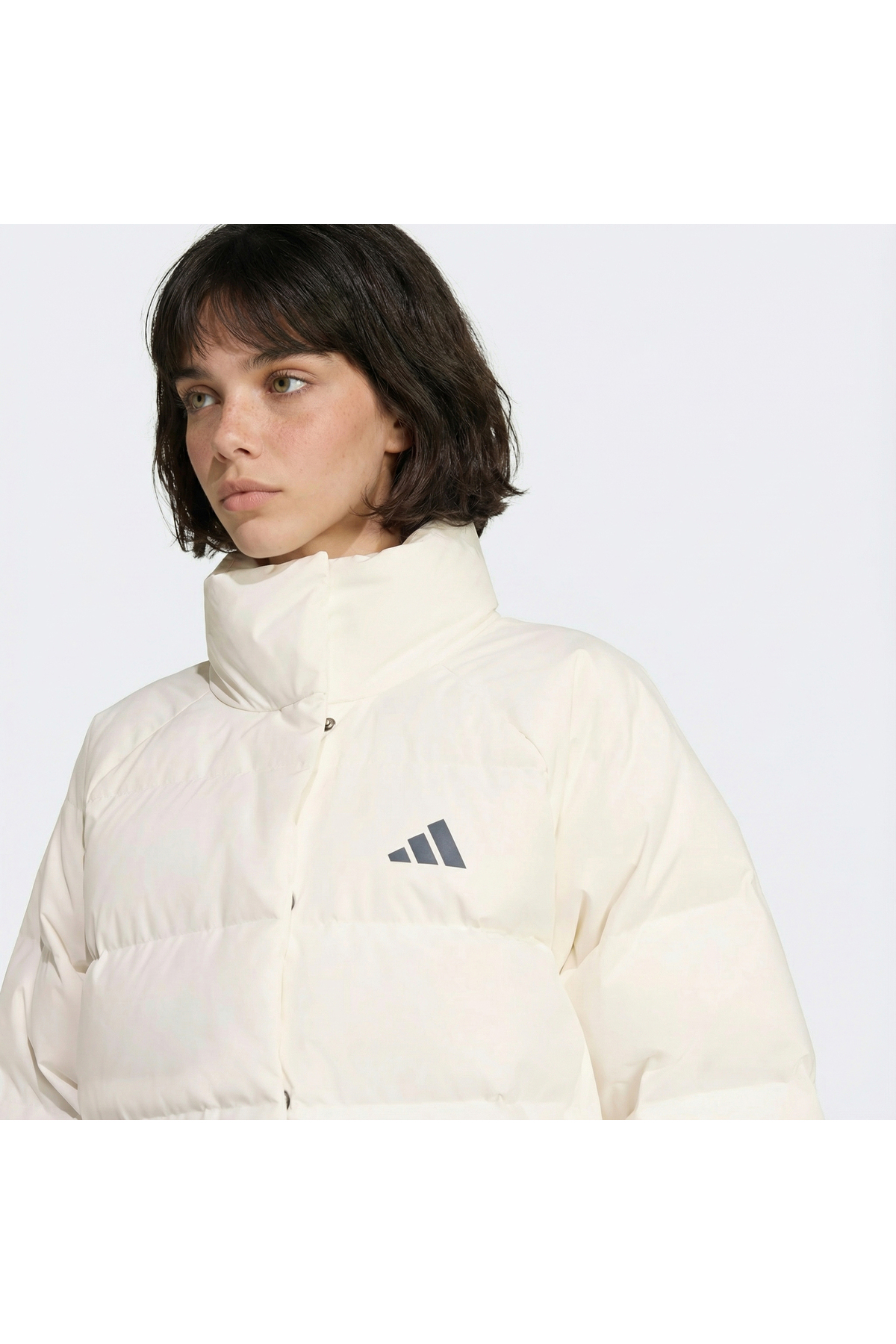 adidas Helionic Relaxed Kadın Beyaz Ceket görsel 5