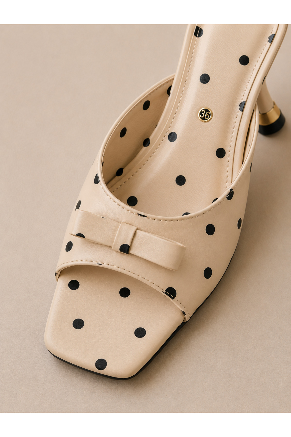 KM shoes BEJ Puantiyeli Kadın Terlik 5 Cm Topuklu Fiyonklu Günlük Şık Terlik görsel 5
