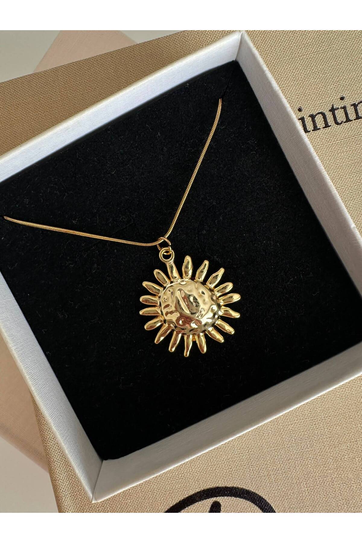 Büyük Güneş Charm Çelik Zincirli 45 cm Yazlık Gold Kolye - Detay Görseli 2
