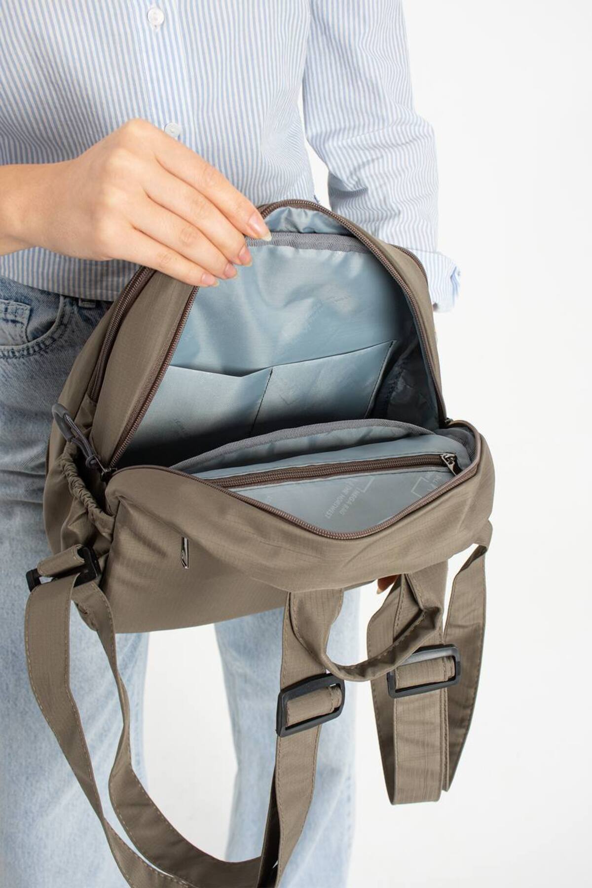 MEGA ÇANTA Çok Hafif Orta Boy Kullanışlı Su Geçirmez Sırt Çantası 30/24 cm görsel 2