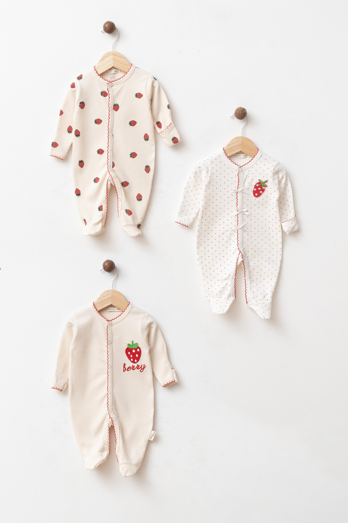 BABY 100% COTTON SELF GLOVED STRAWBERRY EMBROIDERED 3-PIECE FOOTED JUMPSUIT NEWBORN HOSPITAL DELIVERY BABY OUTFIT 0-3 MONTHS