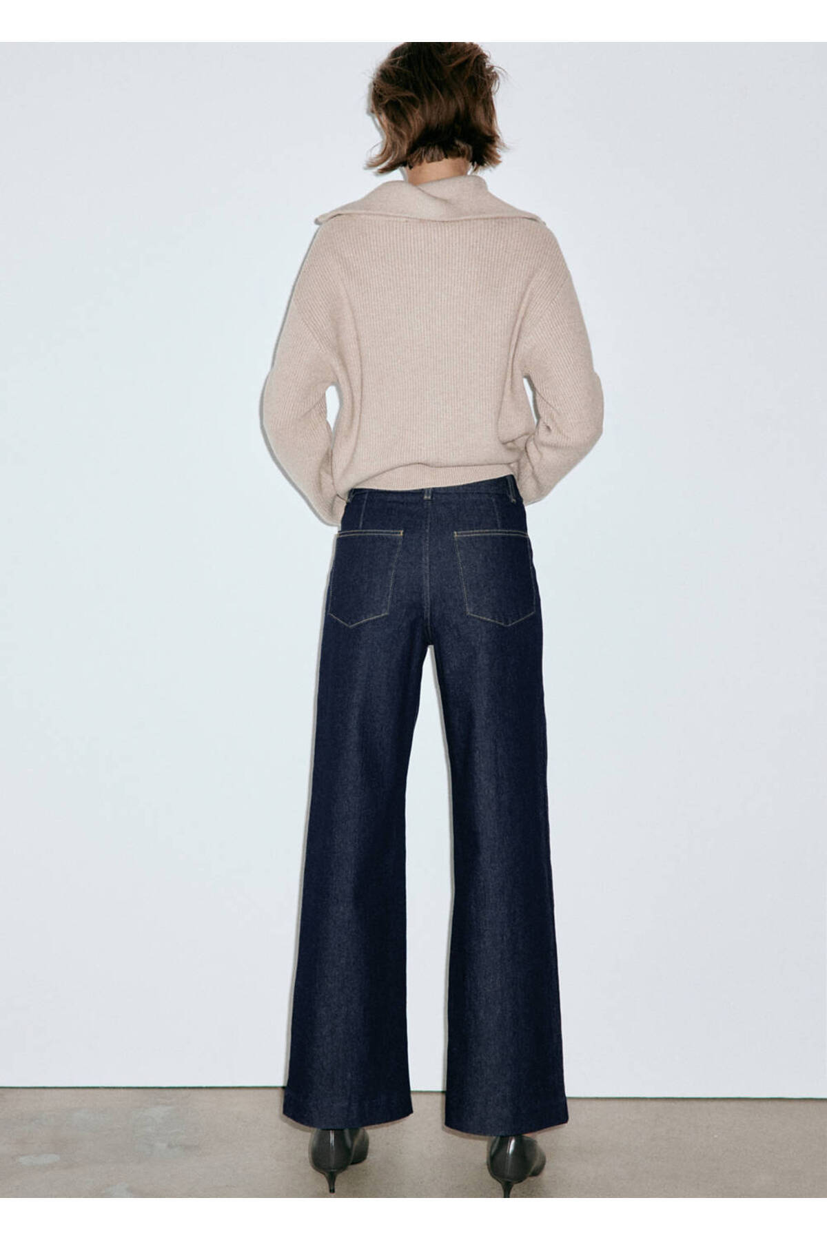 MANGO Woman Yüksek belli dikişli wideleg jean pantolon görsel 4