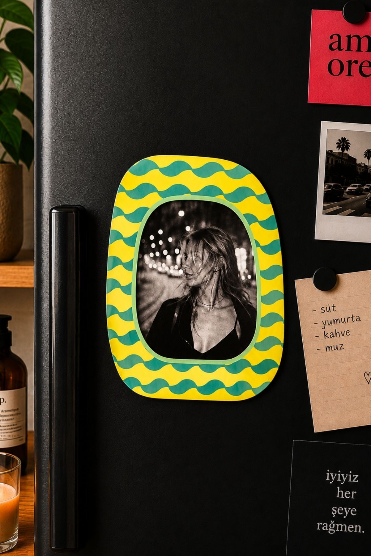 Soyut Dalgalı Magnet Fotoğraf Çerçevesi – Sarı Yeşil