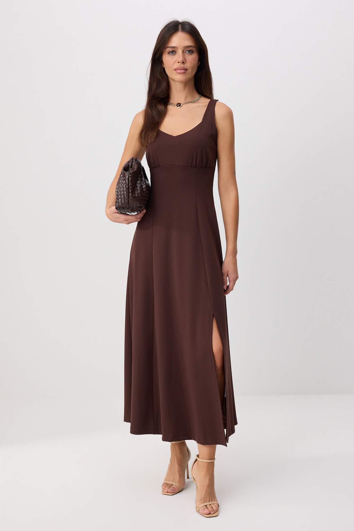 Trendyol Kollektion Braunes, ärmelloses Maxi-Strickkleid aus Scuba-Krepp in A...
