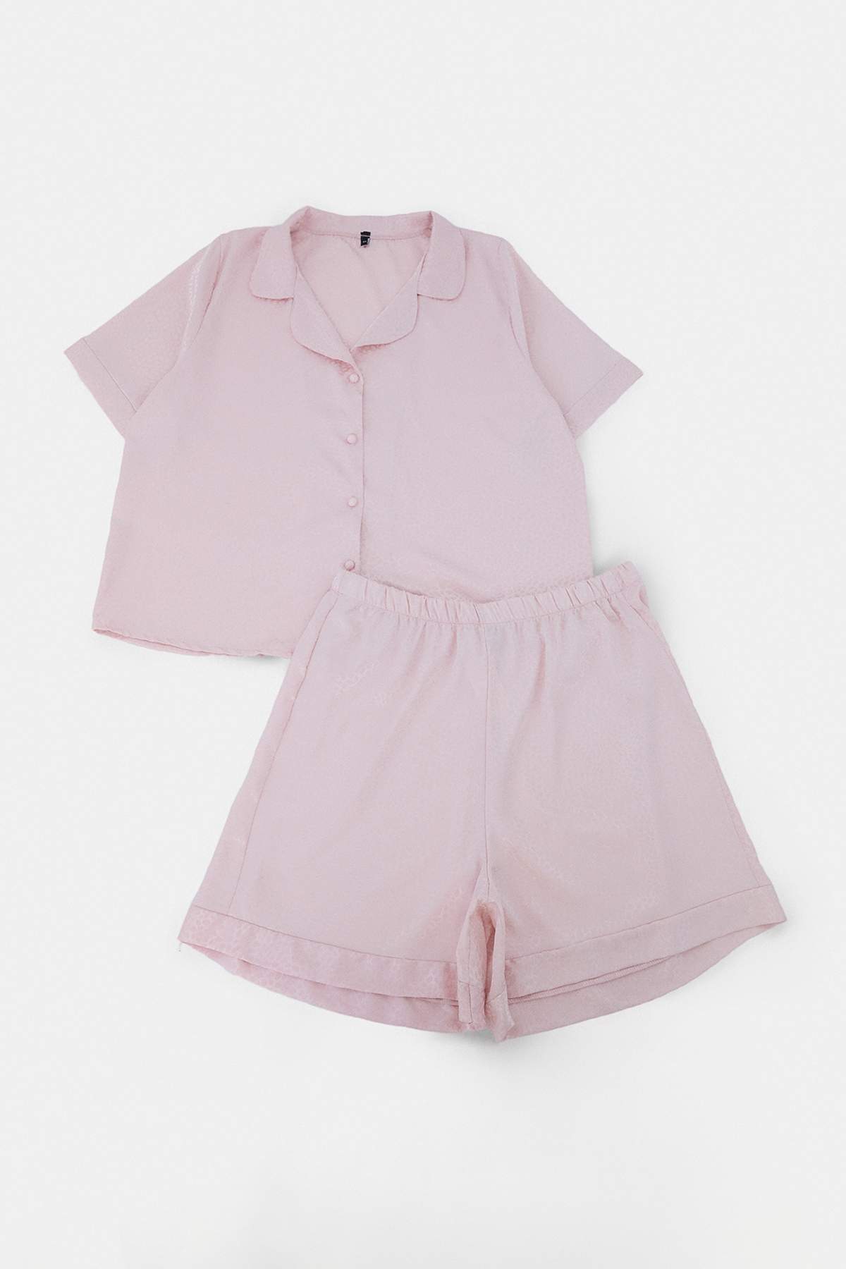 Trendyolmilla Curve PudraLeopar Desenli Saten Gömlek Yaka Büyük Beden Pijama Takımı TBBSS26AI00088