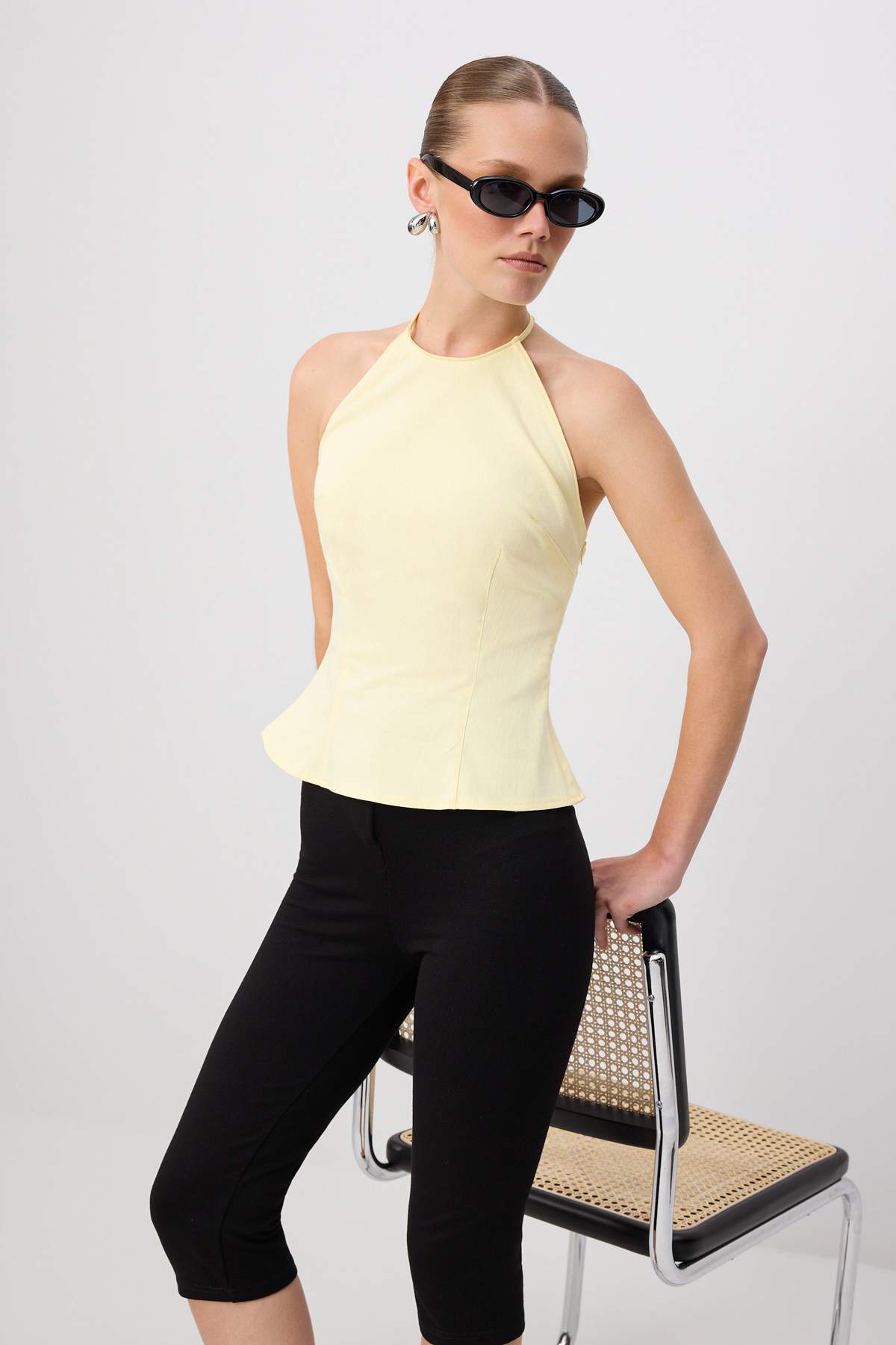 Trendyolmilla Sarı Pamuklu İnce Gabardin Halter Yaka Dokuma Bluz TWOSS25BZ00536