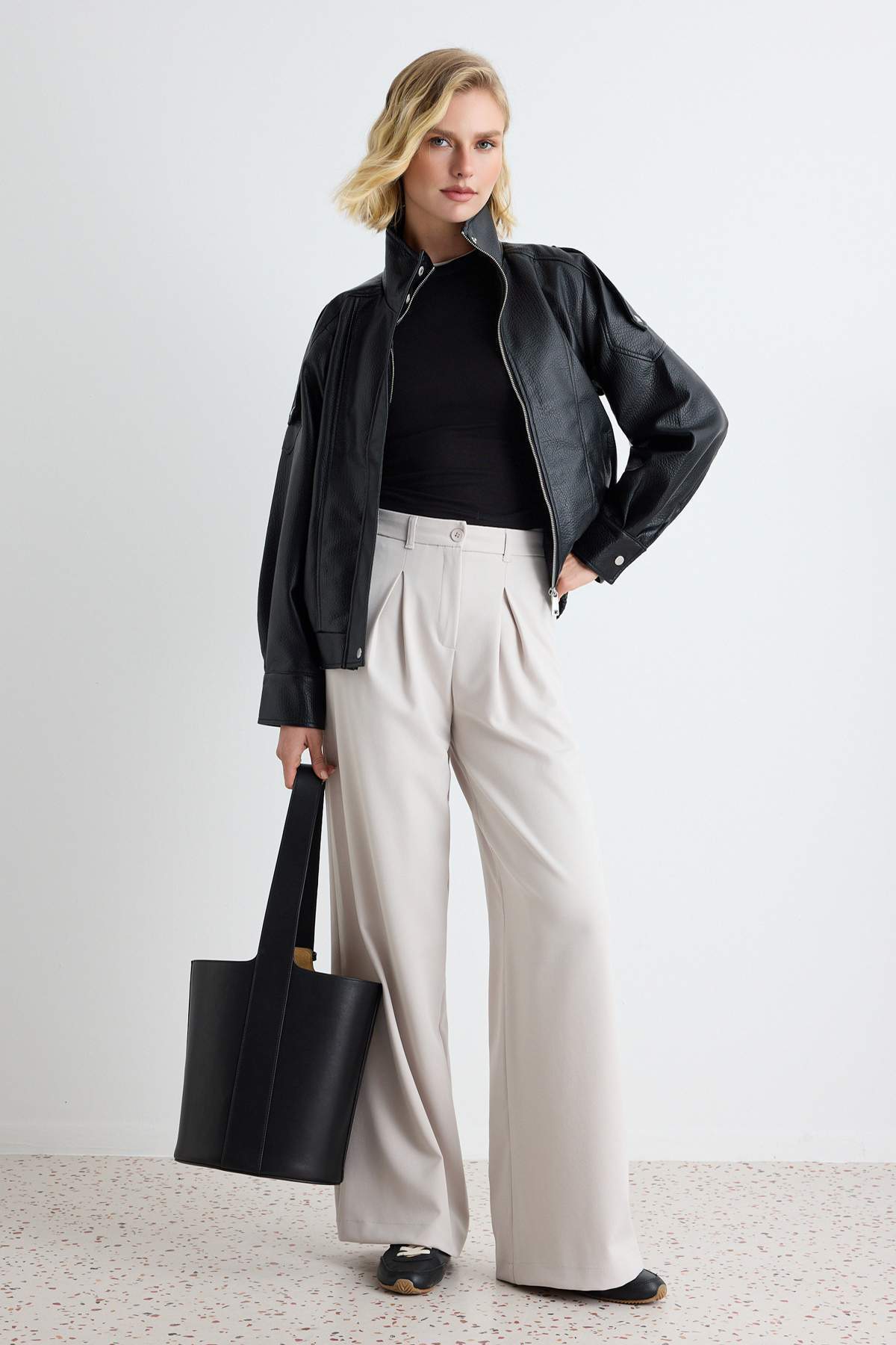 Trendyolmilla Bej A Pilili Geniş Paça/Wide Leg Kumaş Pantolon TWOAW27PL00035