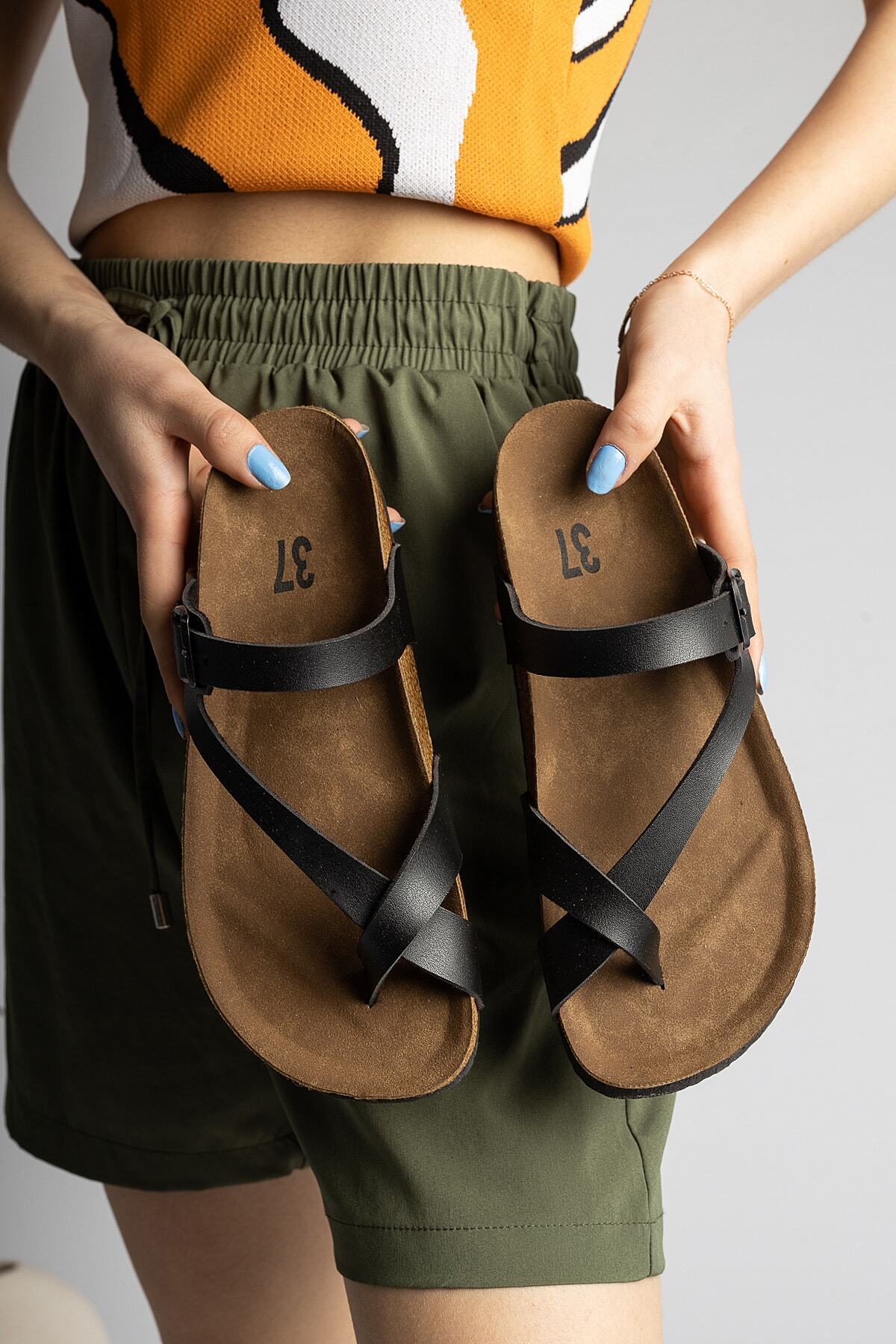 Black Crossed Flip-Flops