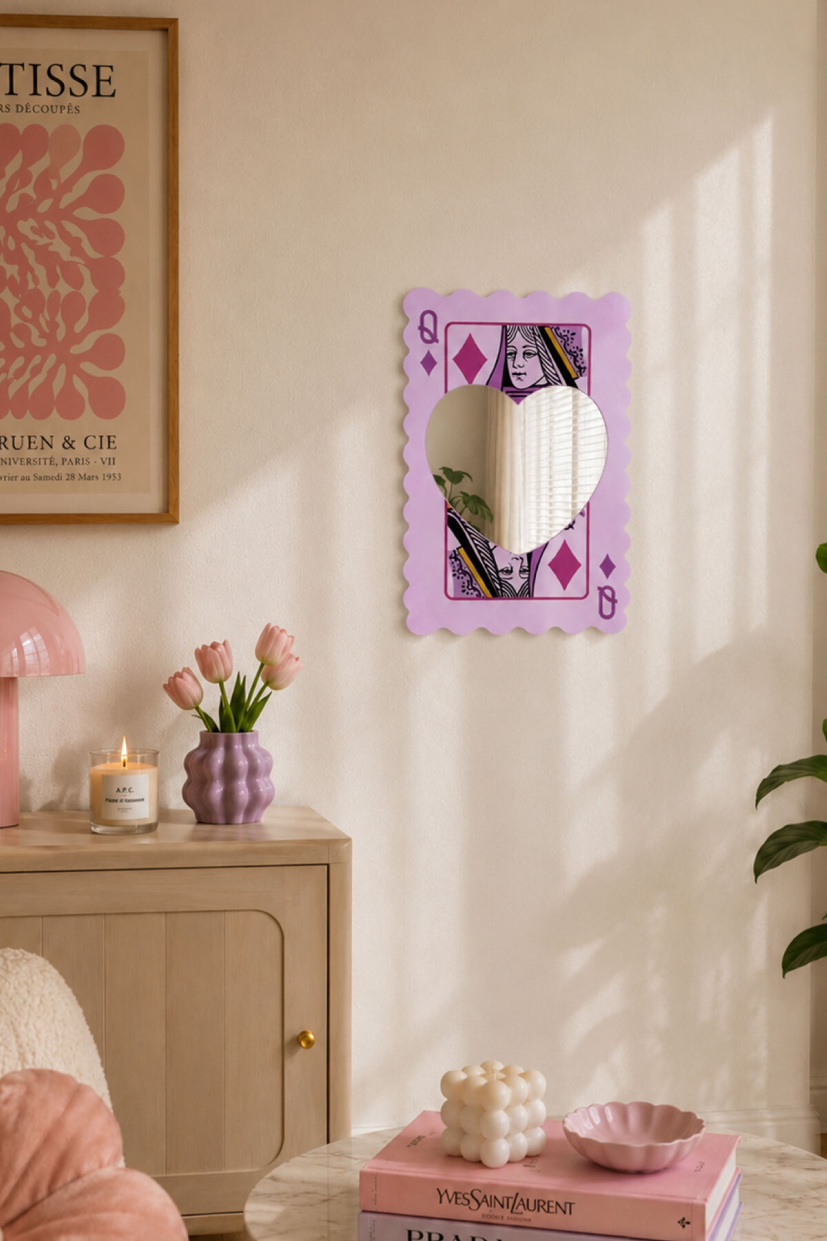Kupa Kızı Ayna Görünümlü Pleksi Duvar Dekoru, Kalpli Ayna Tasarımlı Retro Dekor (25x35 cm)