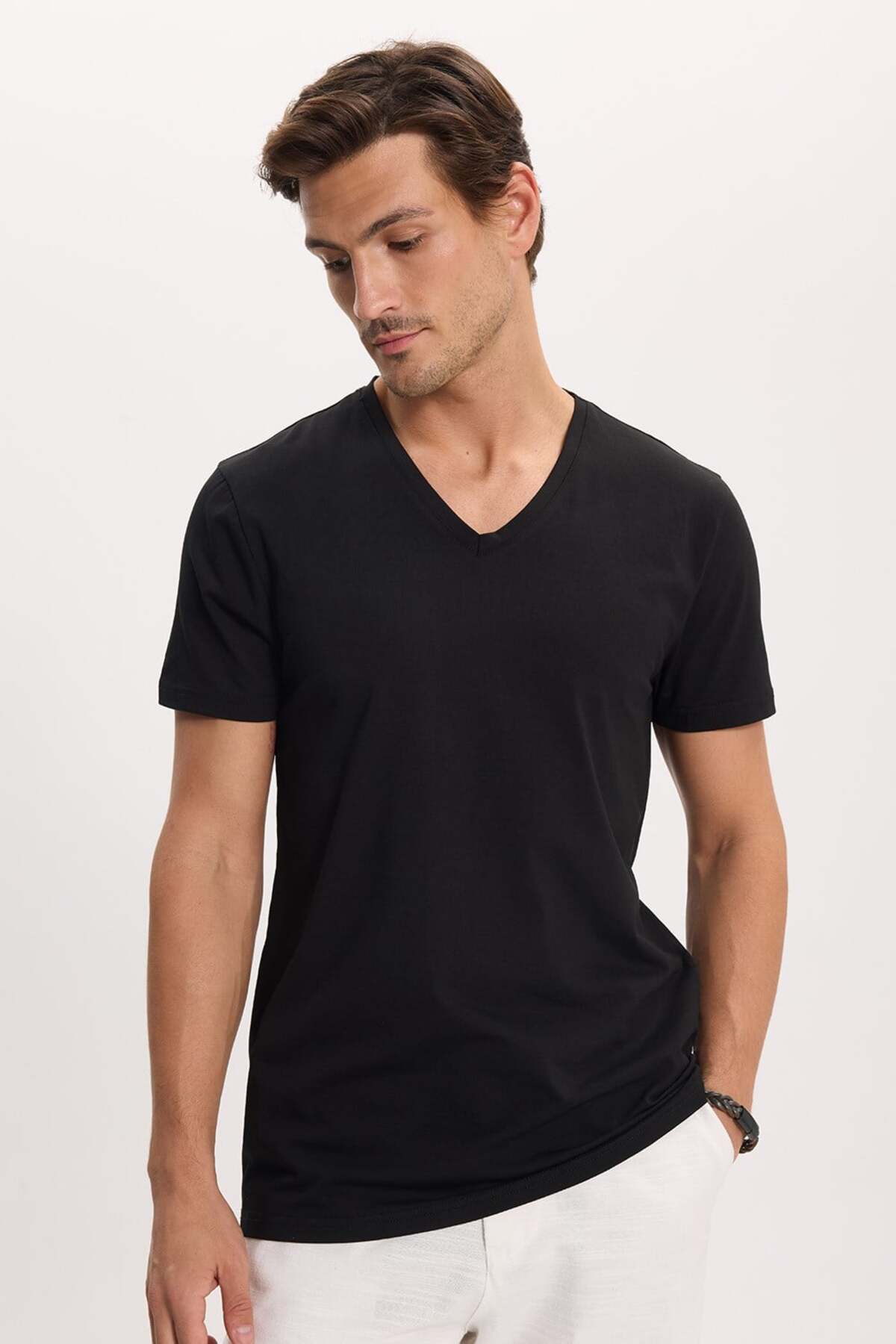 Tudors Erkek Slim Fit Dar Kesim Pamuklu Yumuşak Dokulu Likralı Esnek Kumaş Düz Basic Siyah V Yaka Tişört görsel 5