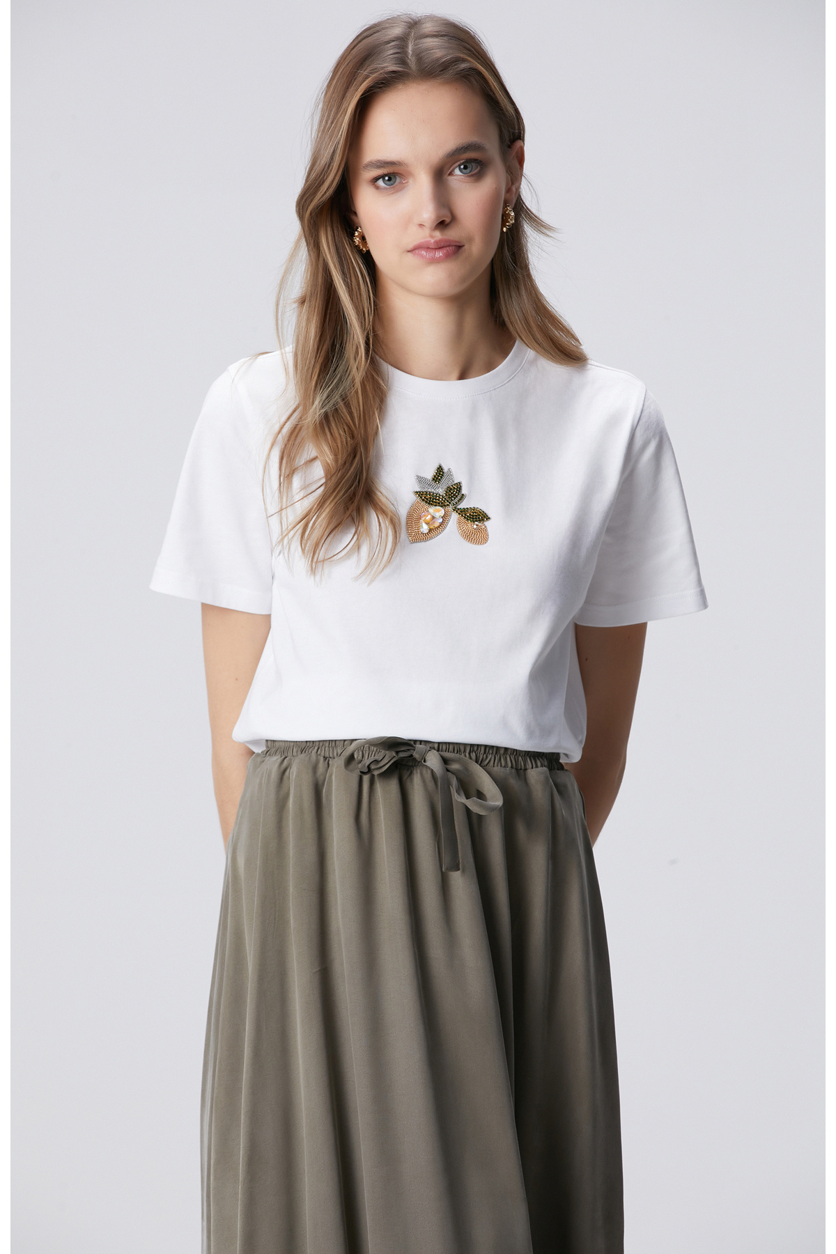 Network Beyaz Aplike Aksesuarlı T-shirt