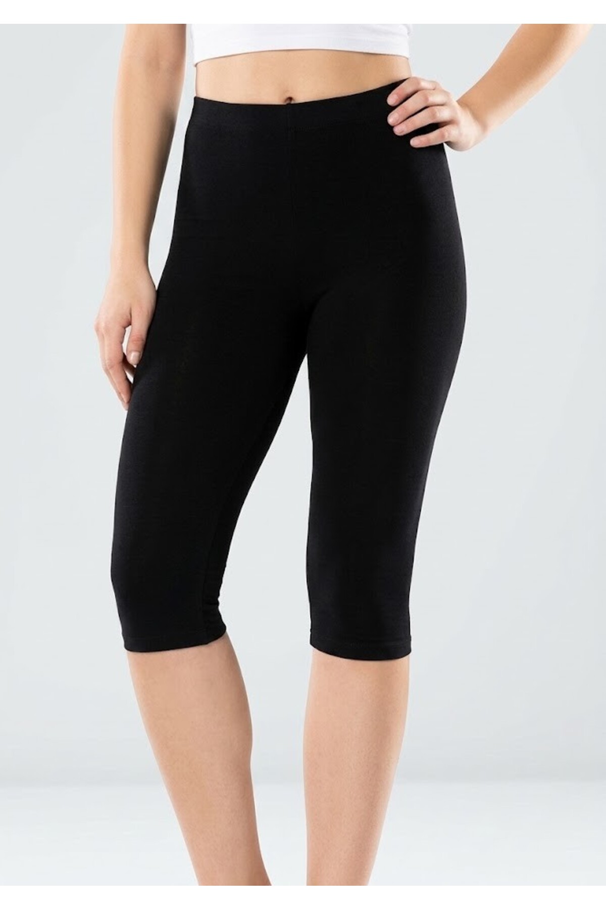 BLACK SWALLOW Women's Black Combed Cotton Lycra Below Knee Capri Leggings High Waist