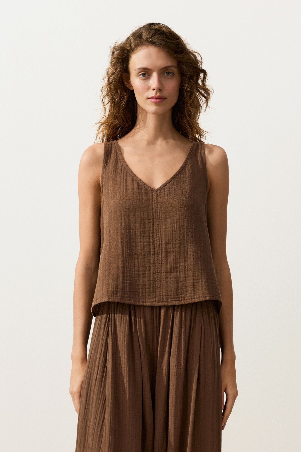 100% cotton V-neck strap ball