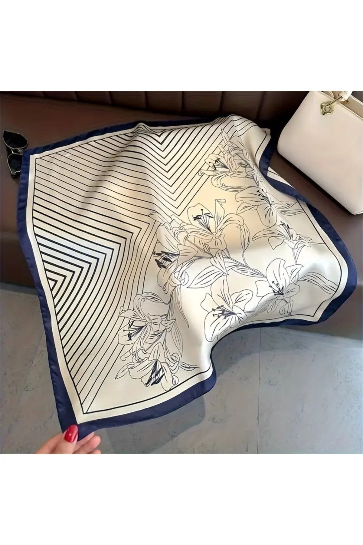 Mavero Kadın Ekru Bej Binicilik Desenli Rayon Fular 50x50 cm İpeksi Yumuşak Saç Çanta Aksesuarı Bandana görsel 2