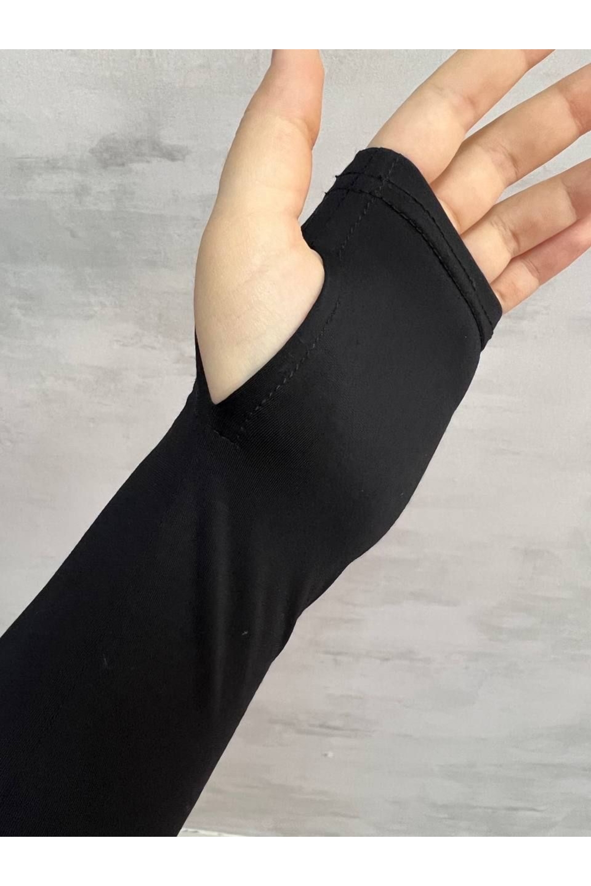 myDea 2’li Parmak Geçmeli Kolluk Kol Uzatıcı - Esnek, Terletmeyen Tesettür & Spor Kullanım Paket İçeriği Çift Siyah / Beyaz Kolluk görsel 4