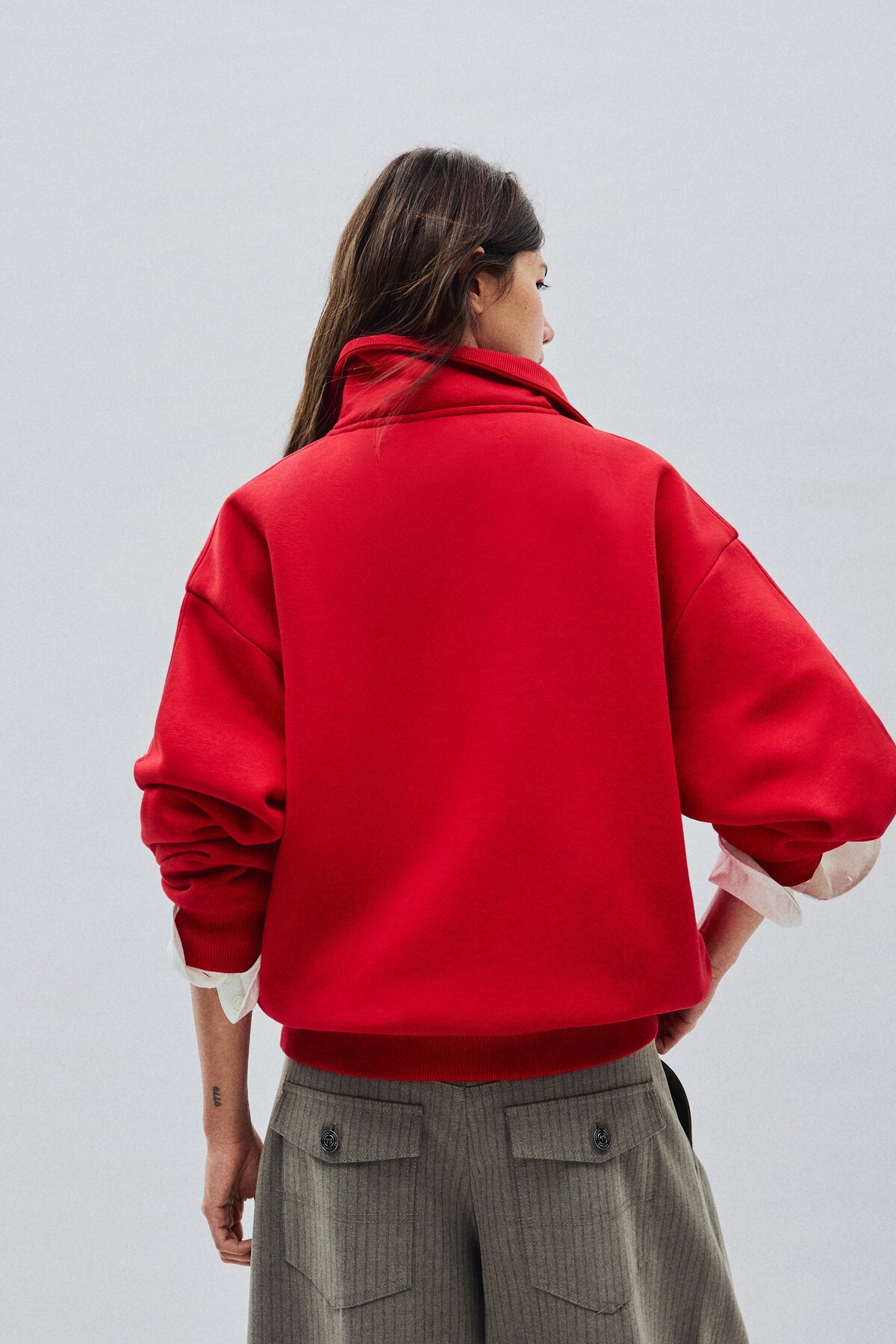 Bershka Dik yaka fermuarlı sweatshirt görsel 3