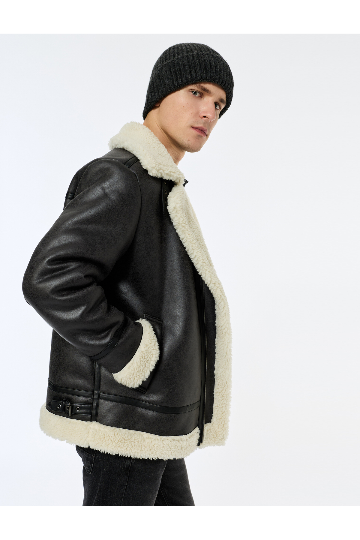 Koton Kapaklı Cepli Çıtçıt Düğme Detaylı Slim Fit İçi Peluş Yaka Suni Süet Ceket