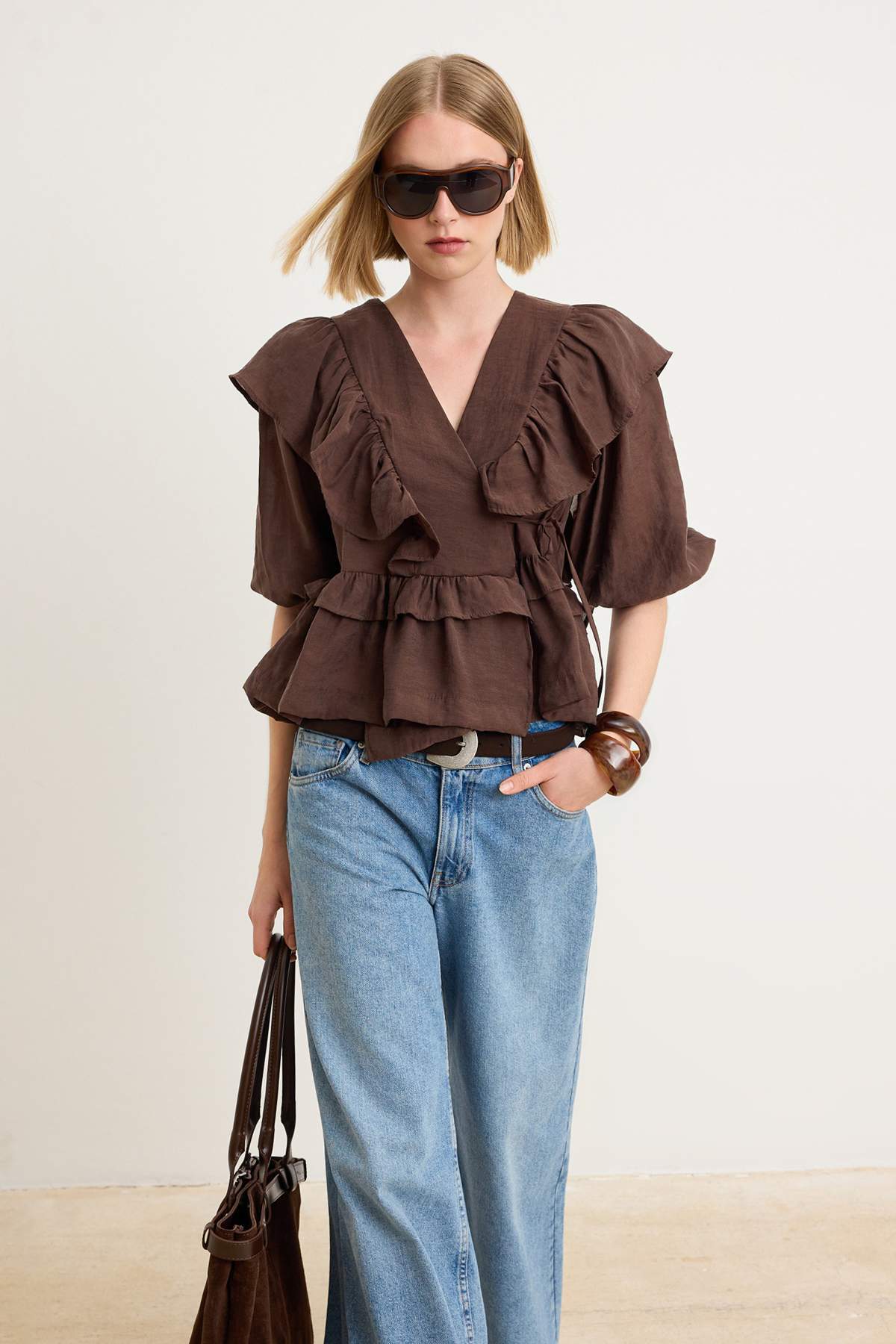 Trendyol Kollektion Braune Tencel-Bluse mit Rüschen TWOSS26BZ00855