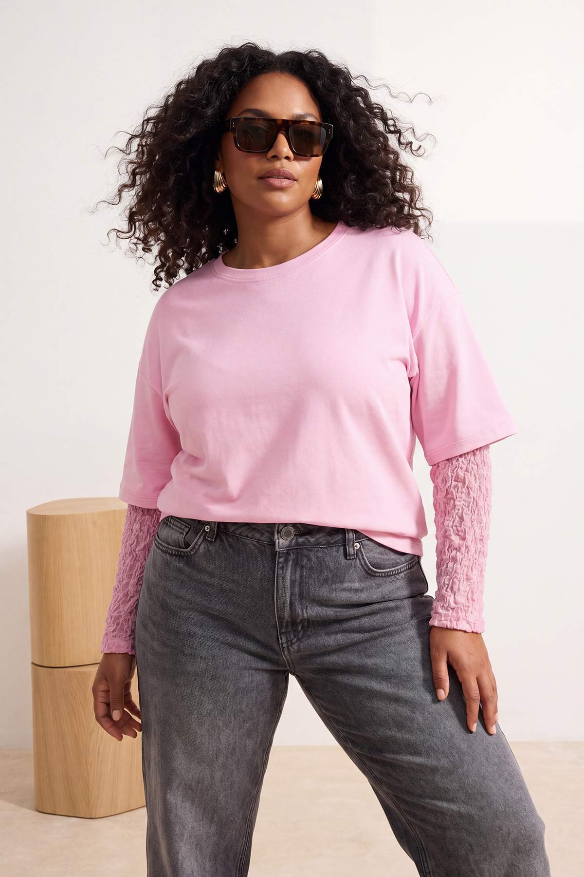 Trendyolmilla Curve Açık Pembe Dantel Kol Detaylı Büyük Beden T-shirt TBBSS26BF00048