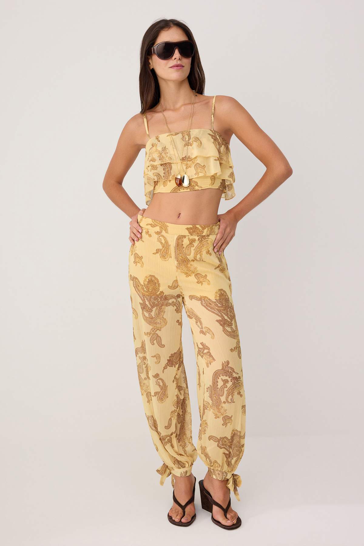 Trendyolmilla Sarı Desenli Şifon Astarlı Crop Bluz Şalvar Pantolon Dokuma Alt&Üst Alt - Üst Takım TWOSS26AU00197